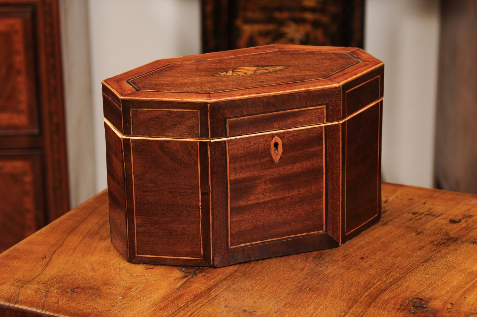 Early 19th Century English Large Octagonal George III Tea Caddy with Shell  In Good Condition In Atlanta, GA