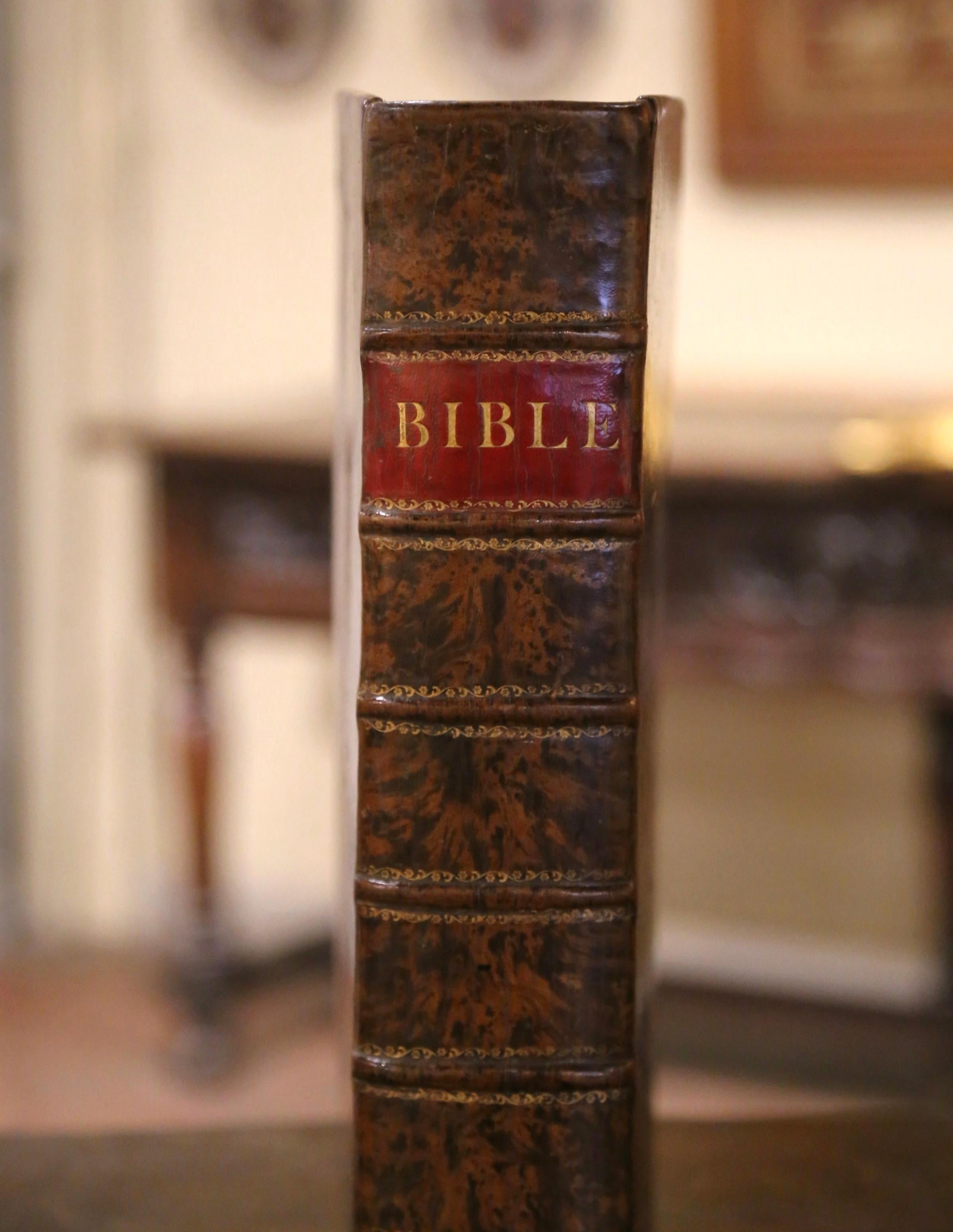 Early 19th Century English Leather Bound Illustrated Family Holy Bible In Excellent Condition For Sale In Dallas, TX