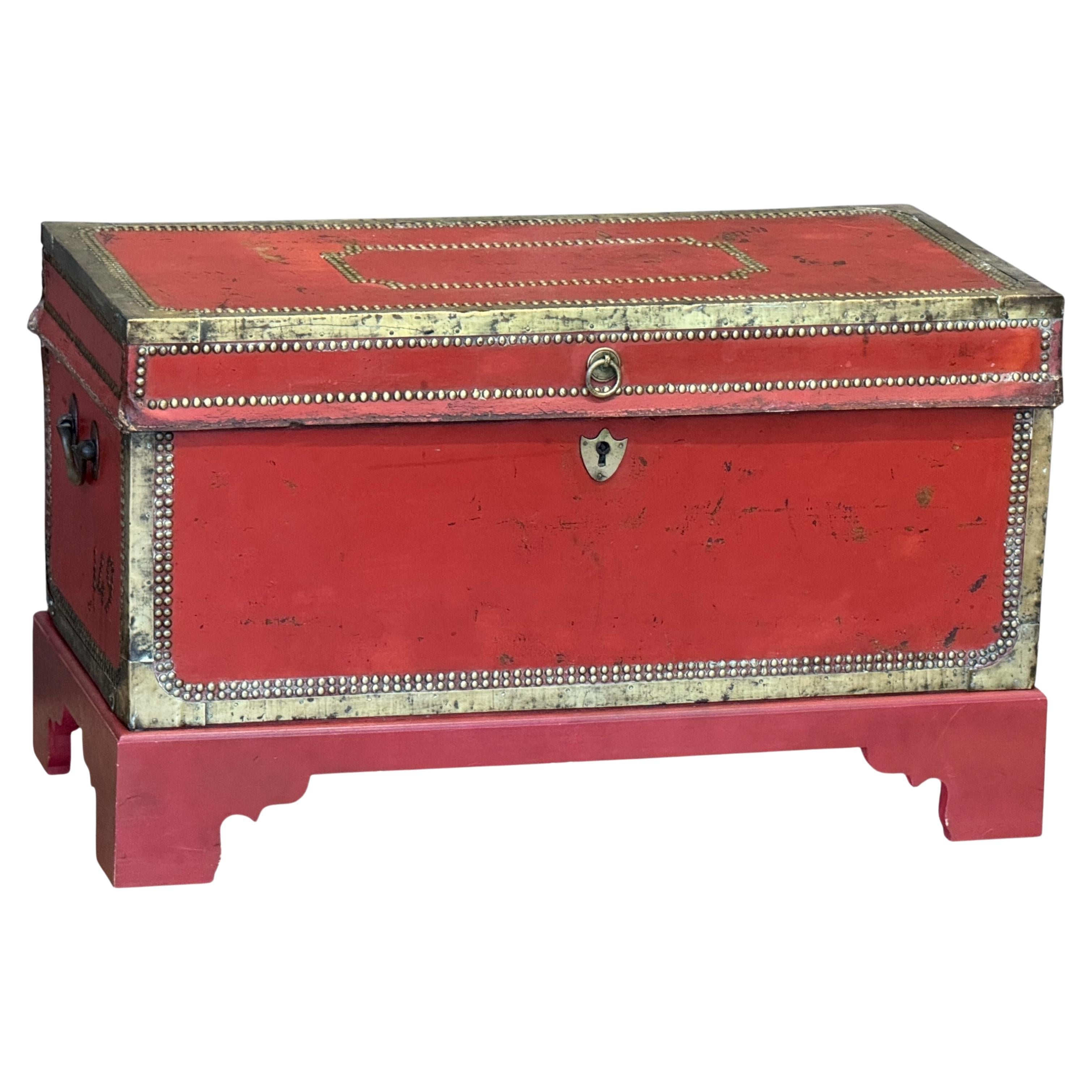 Early 19th Century English Leather-Clad Traveling Trunk with Brass Tack Accents For Sale