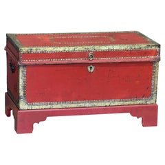 Early 19th Century English Leather-Clad Traveling Trunk with Brass Tack Accents