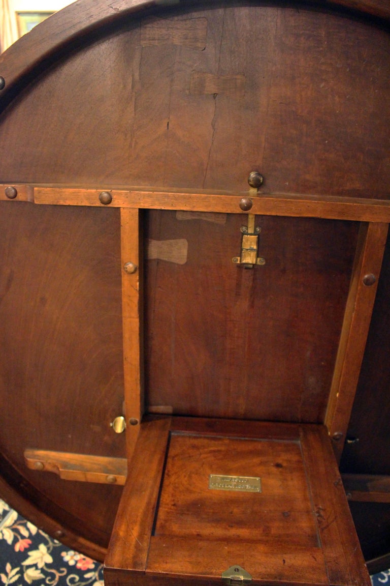 Early 19th Century English Loo or Center Table For Sale at 1stDibs