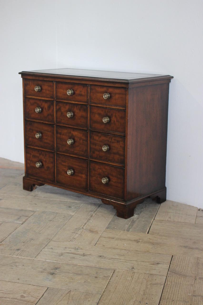 Early 19th Century English Mahogany Bank of Drawers In Good Condition For Sale In Gloucestershire, GB