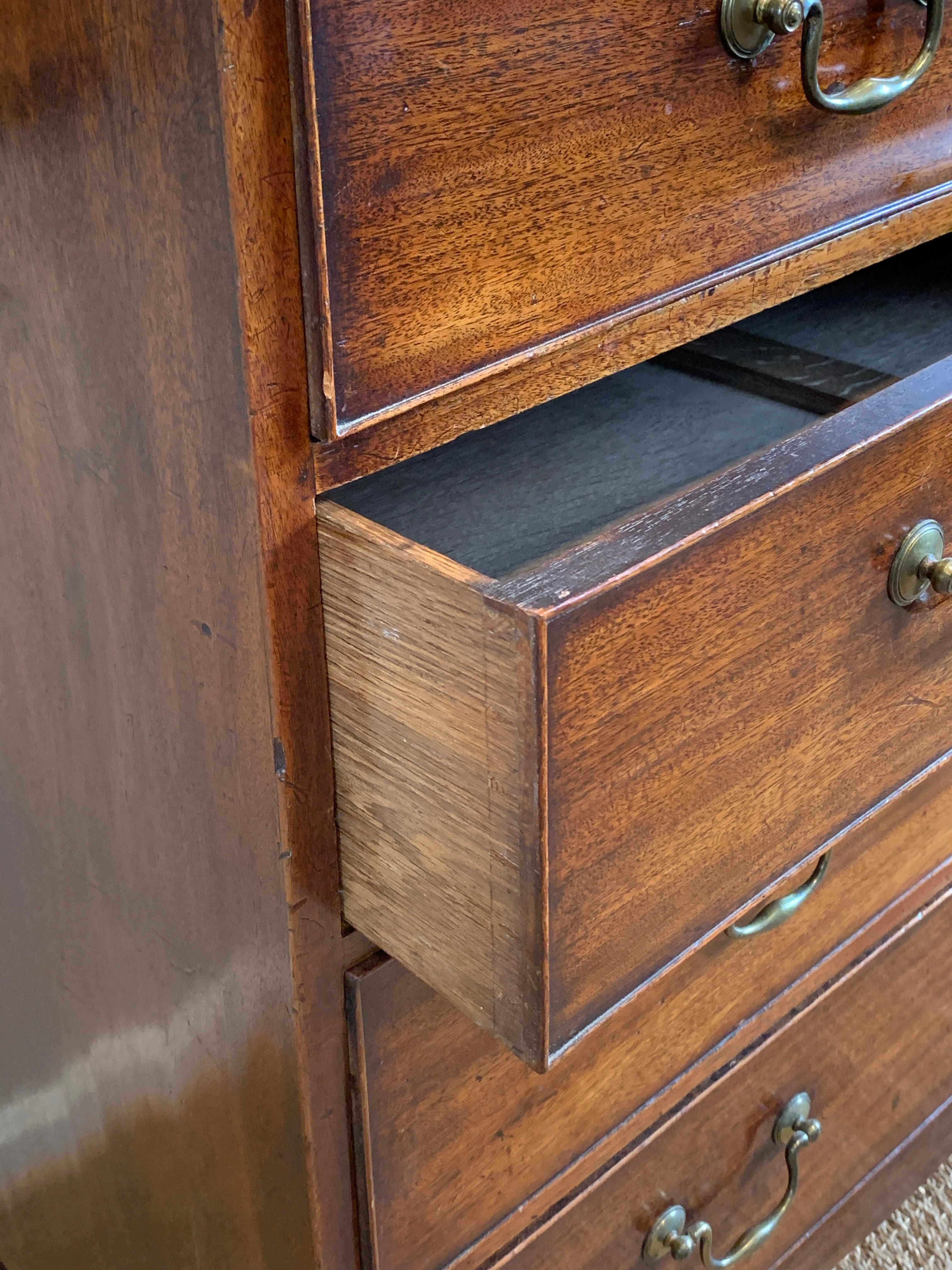 Early 19th Century English Mahogany Chest of Drawers 8