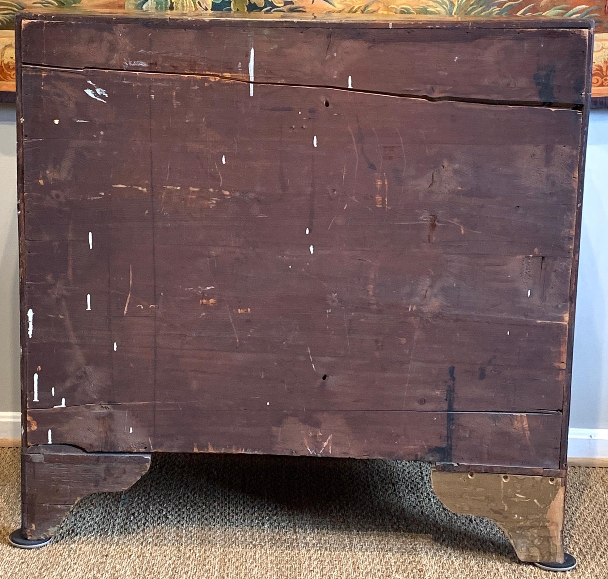 Early 19th Century English Mahogany Chest of Drawers In Good Condition In Kilmarnock, VA