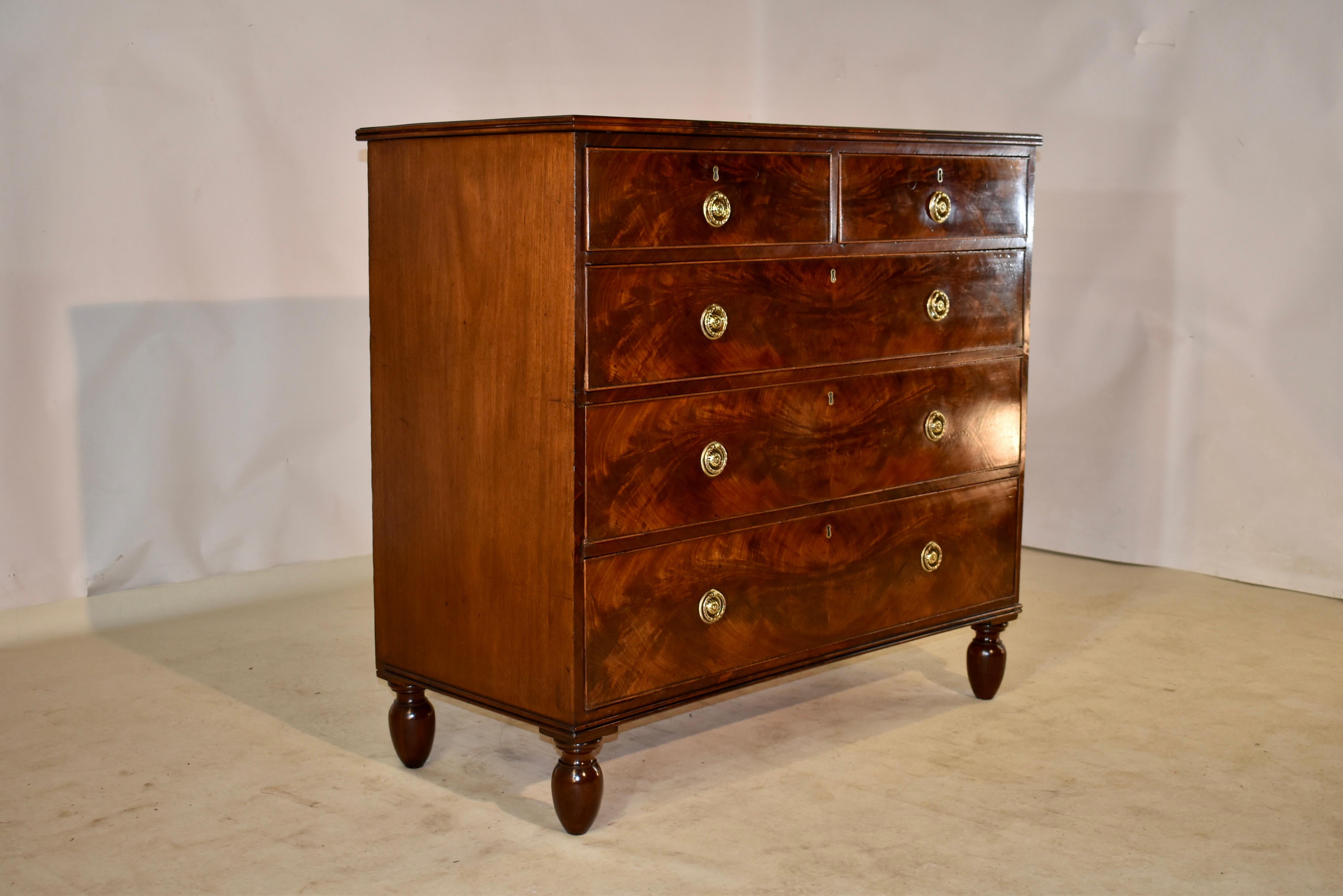Early 19th Century English Mahogany Chest of Drawers For Sale 1
