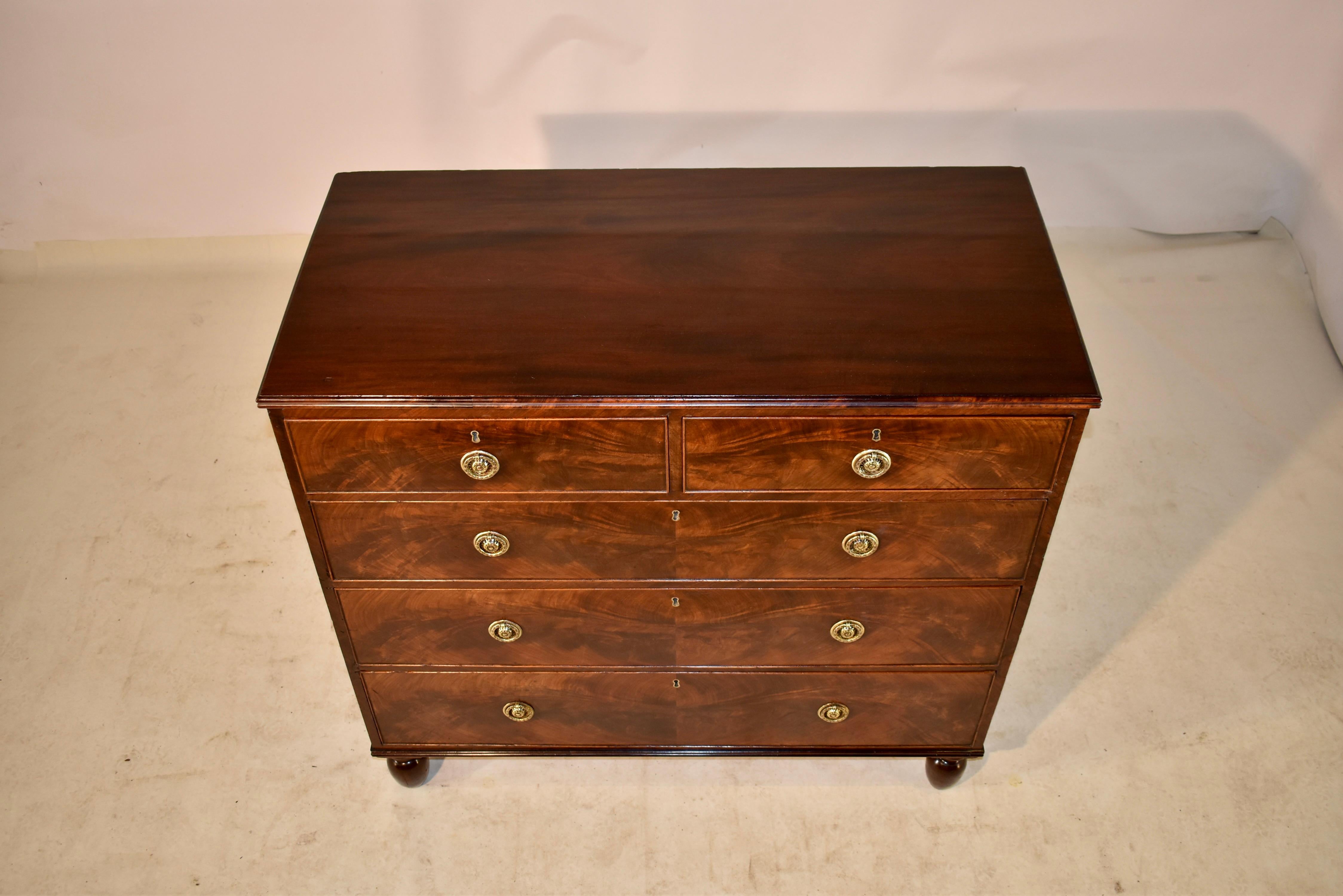Early 19th Century English Mahogany Chest of Drawers For Sale 2