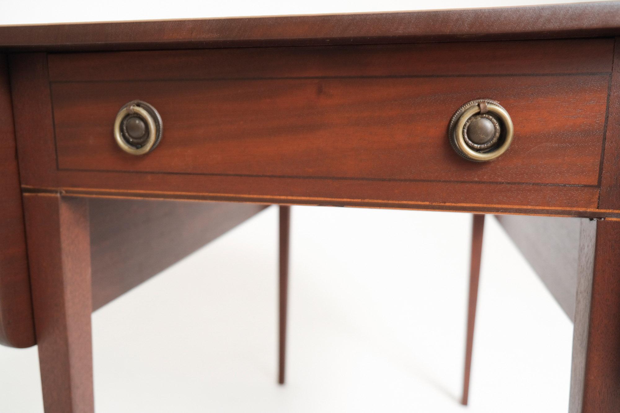 Early 19th Century English Mahogany Pembroke Table with Brass Ring Pulls en venta 1