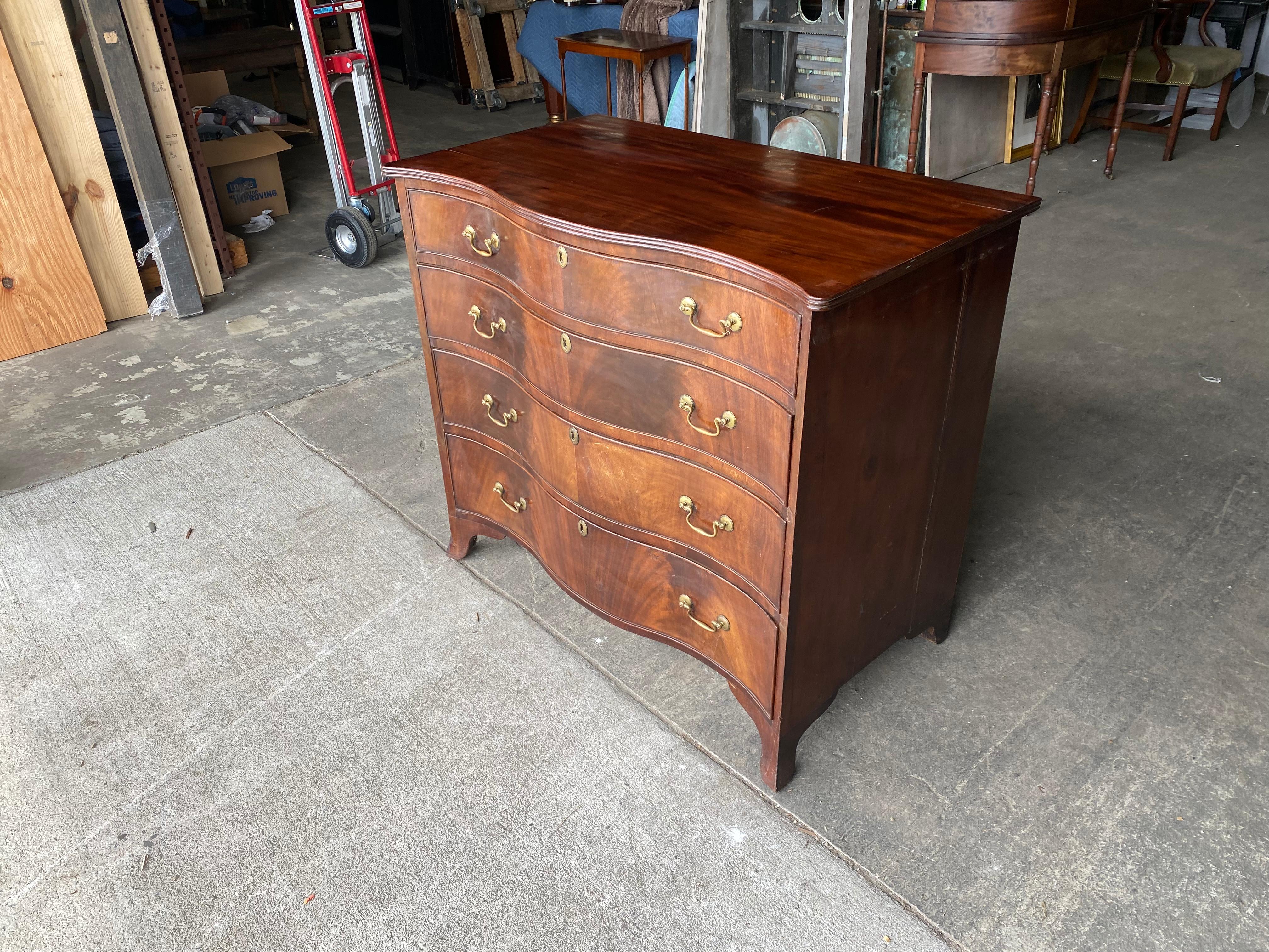 19th Century Early 19th century English Mahogany Serpetine Chest For Sale