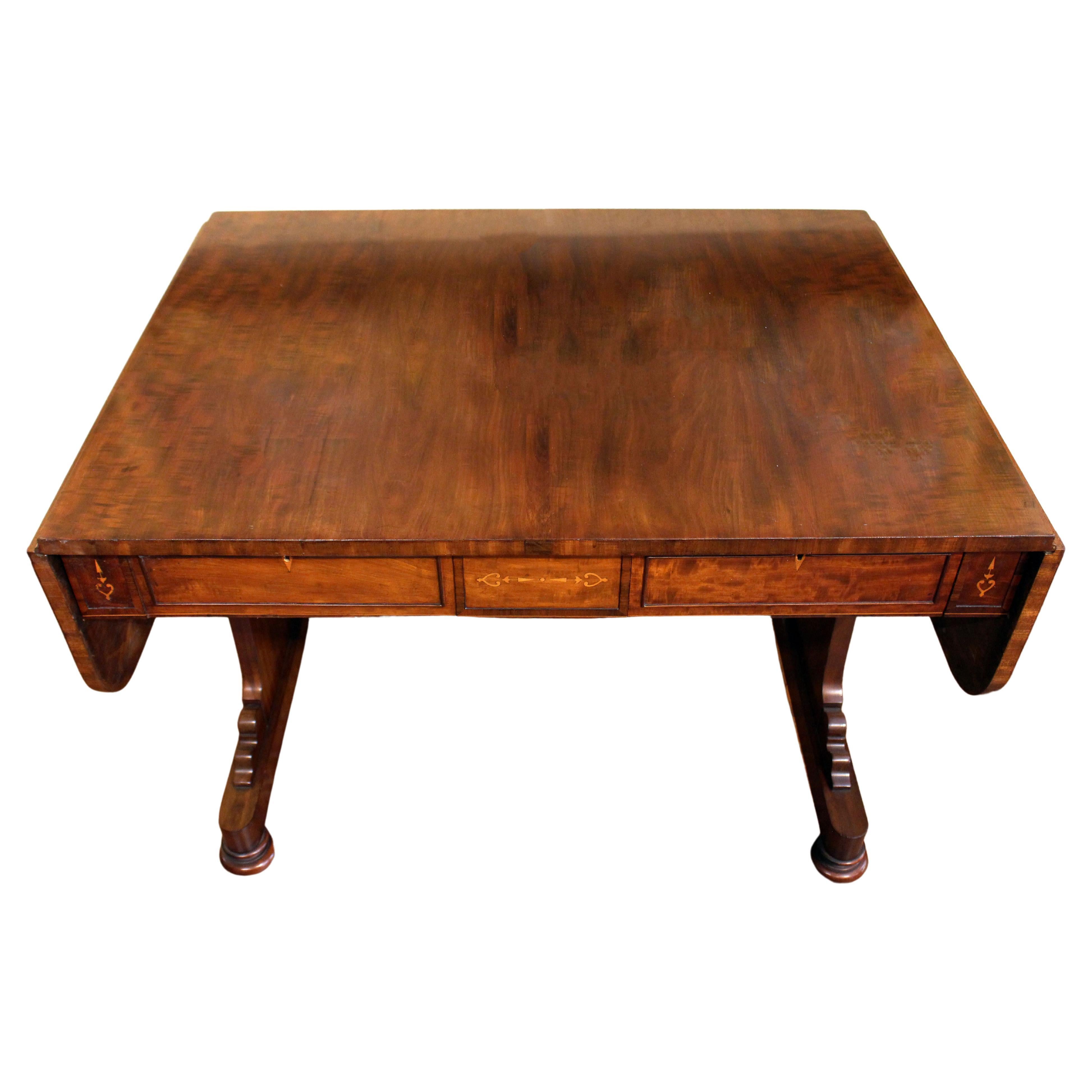 Table de canapé anglaise en acajou du début du XIXe siècle