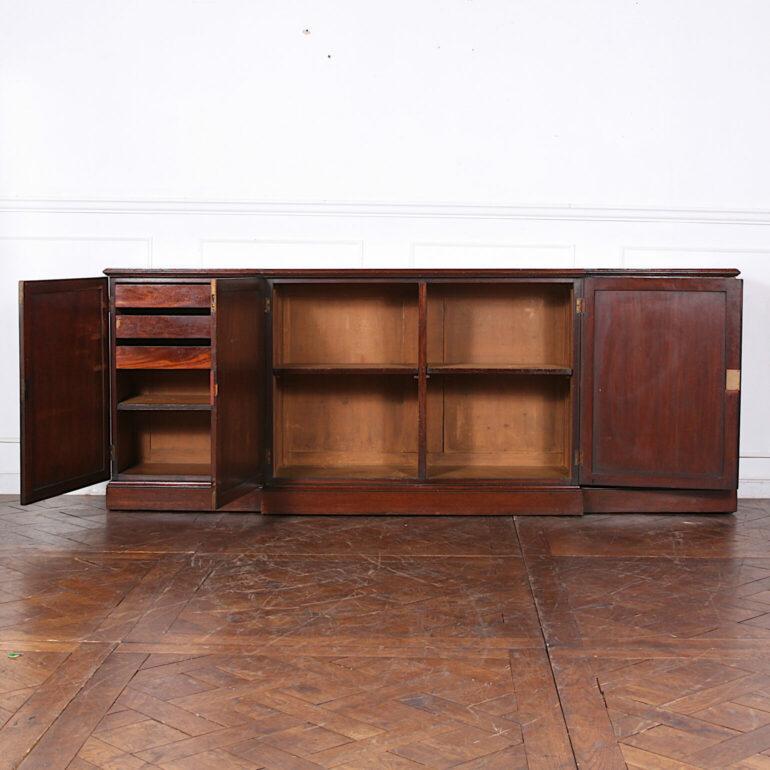 Simple George III early 19th Century English mahogany breakfront credenza or buffet.