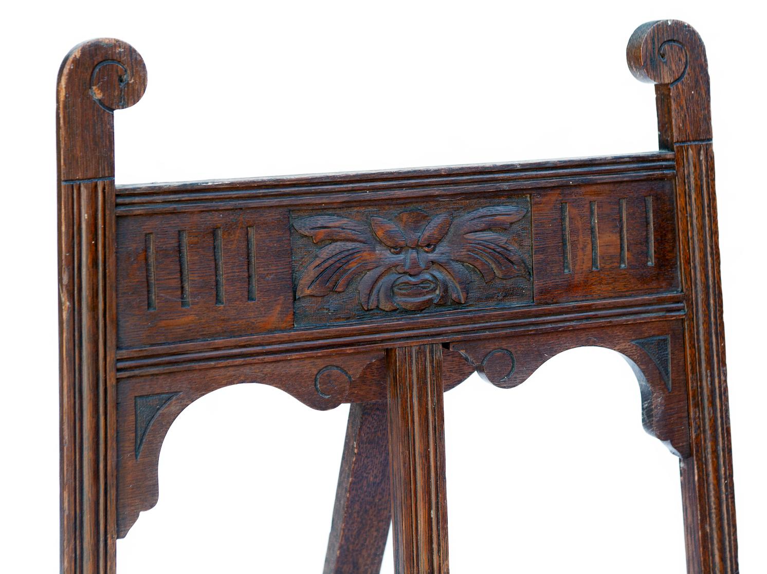Inglese Cavalletto intagliato in Oak inglese dell'inizio del XIX secolo in vendita