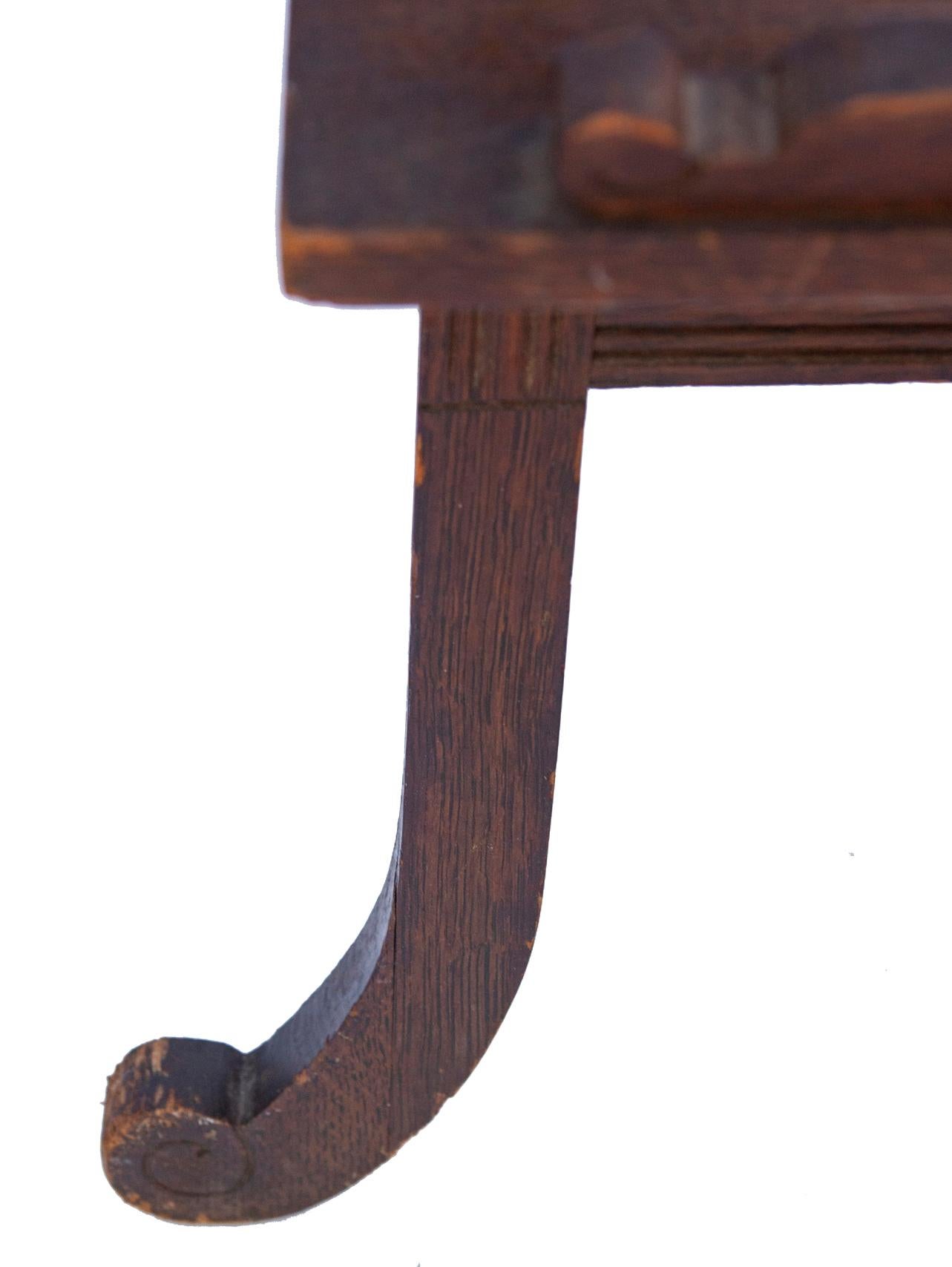 Cavalletto intagliato in Oak inglese dell'inizio del XIX secolo in vendita 1