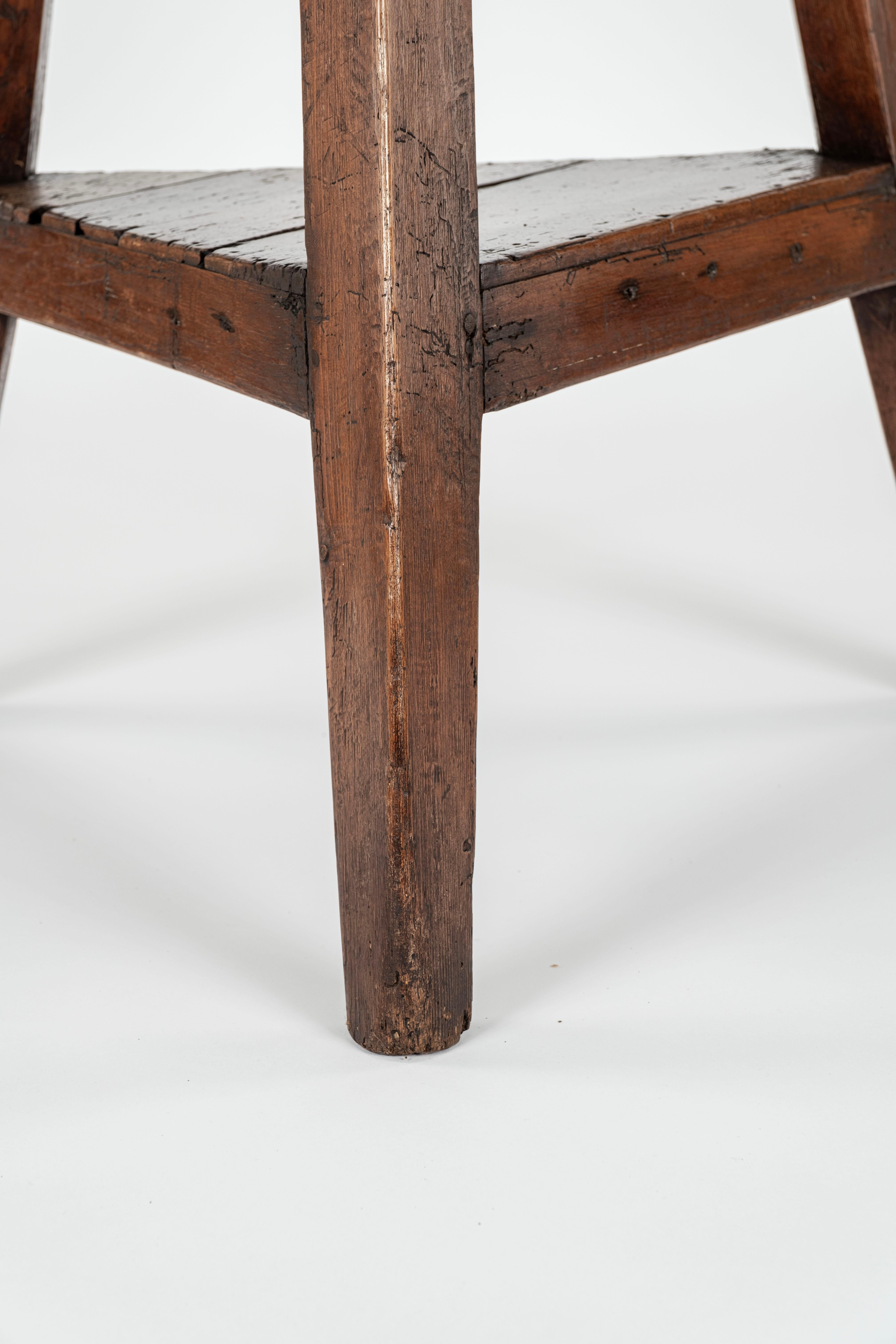 Early 19th Century English Oak Cricket Table In Good Condition For Sale In Houston, TX