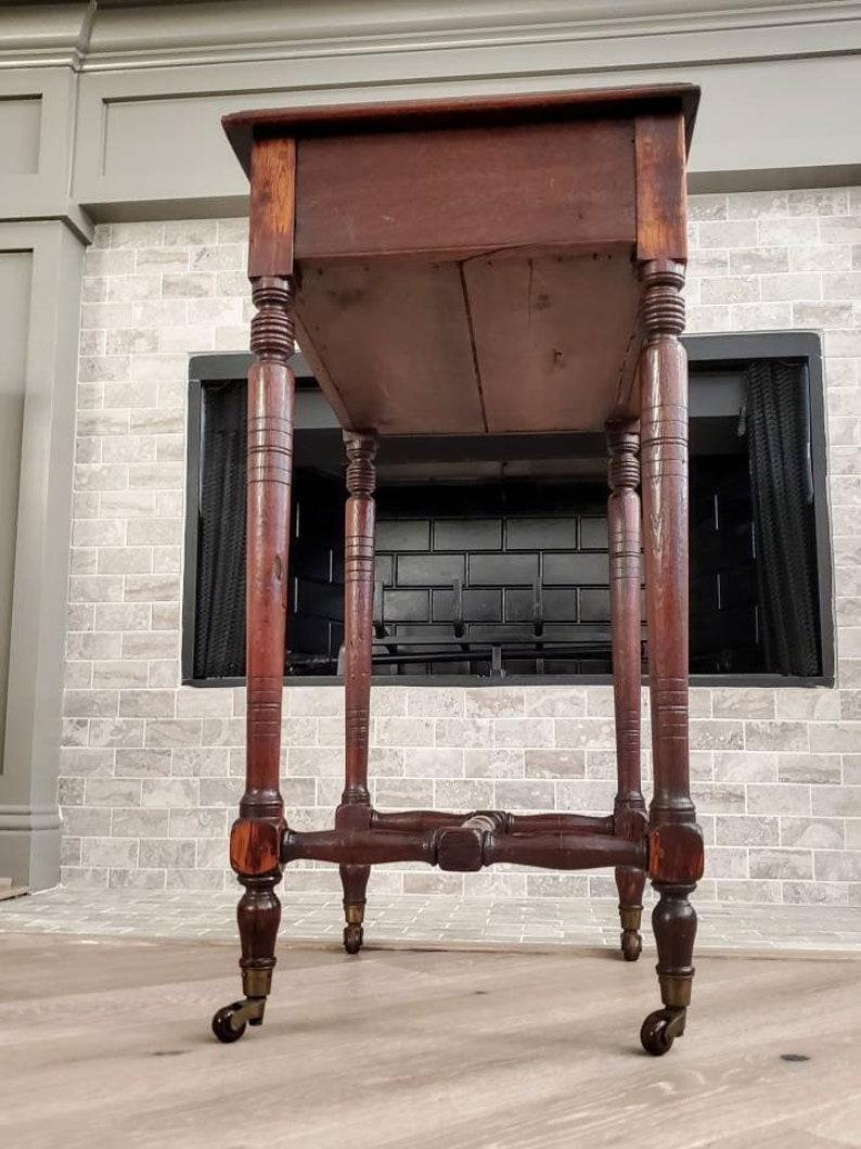 Early 19th Century English Oak Leather Writing Table For Sale 5