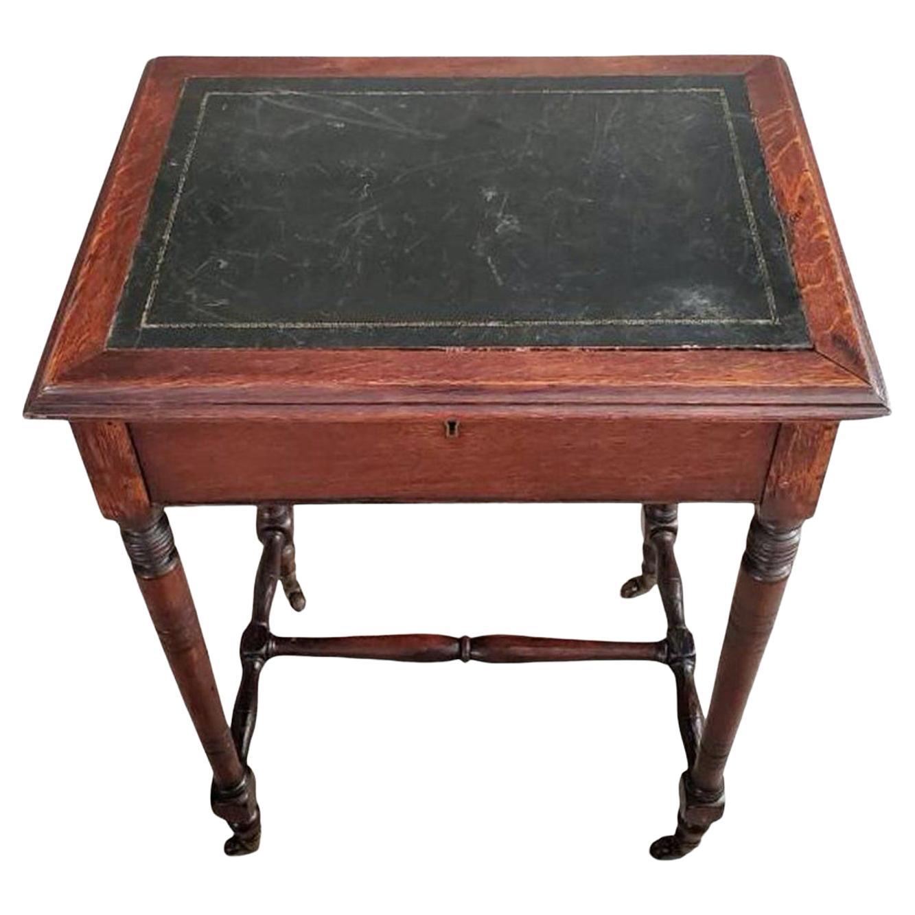 Englischer Eichenleder-Schreibtisch des frühen 19. Jahrhunderts