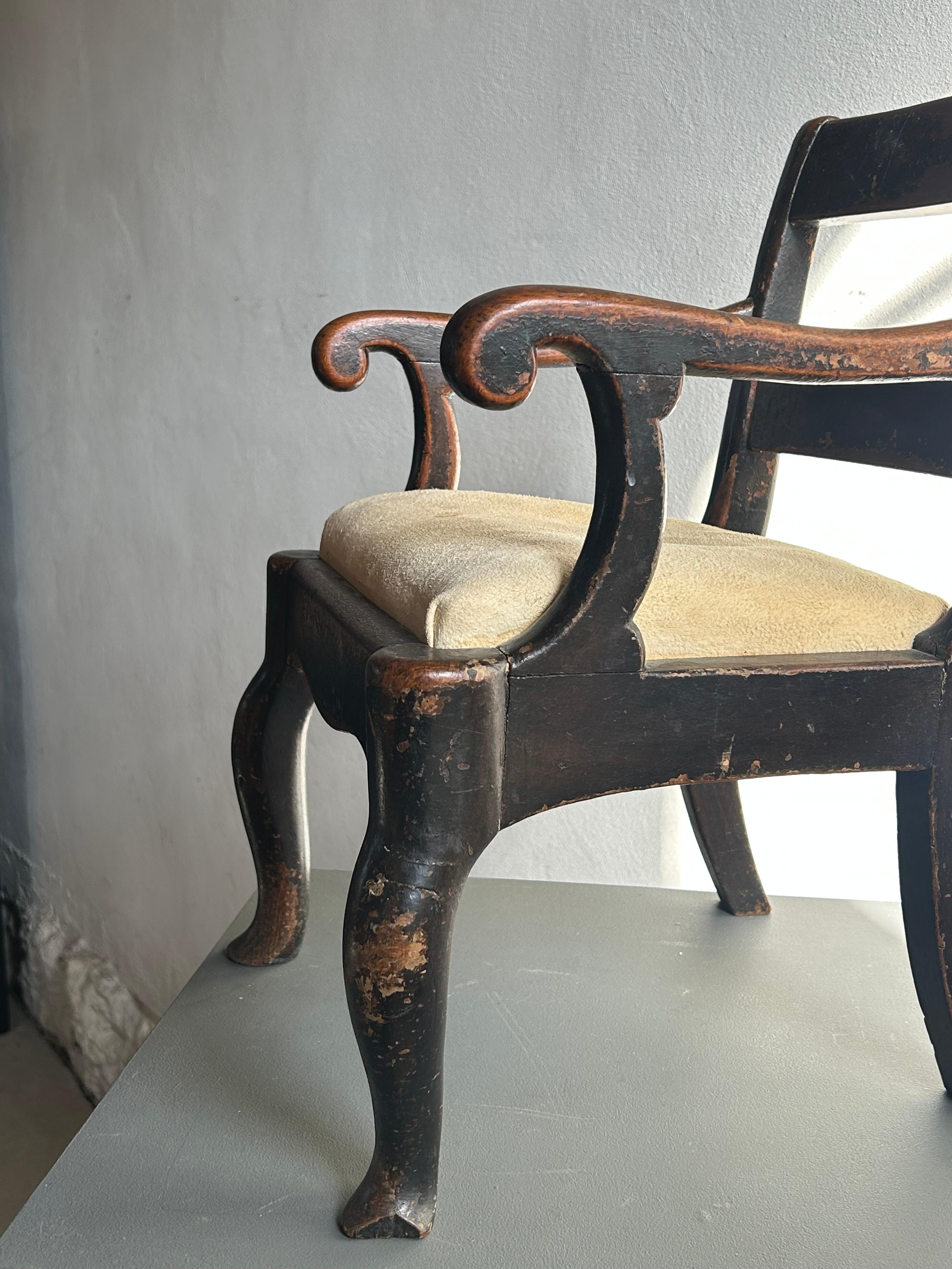 Early 19th Century English Painted Mahogany Children’s Armchair, England 1830’s In Good Condition For Sale In Valby, 84