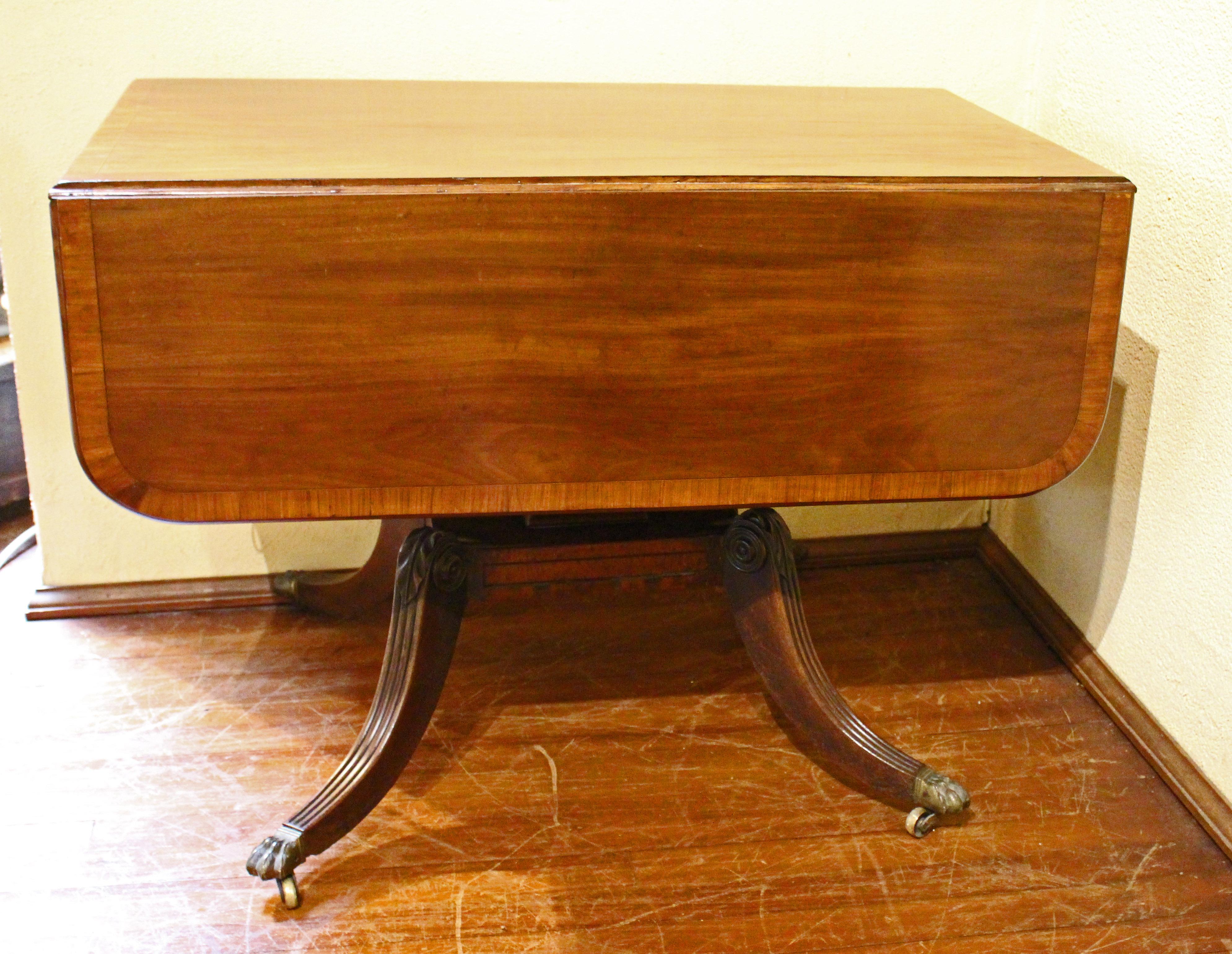 Englischer Pembroke-Tisch aus dem frühen 19. Jahrhundert (Regency) im Angebot