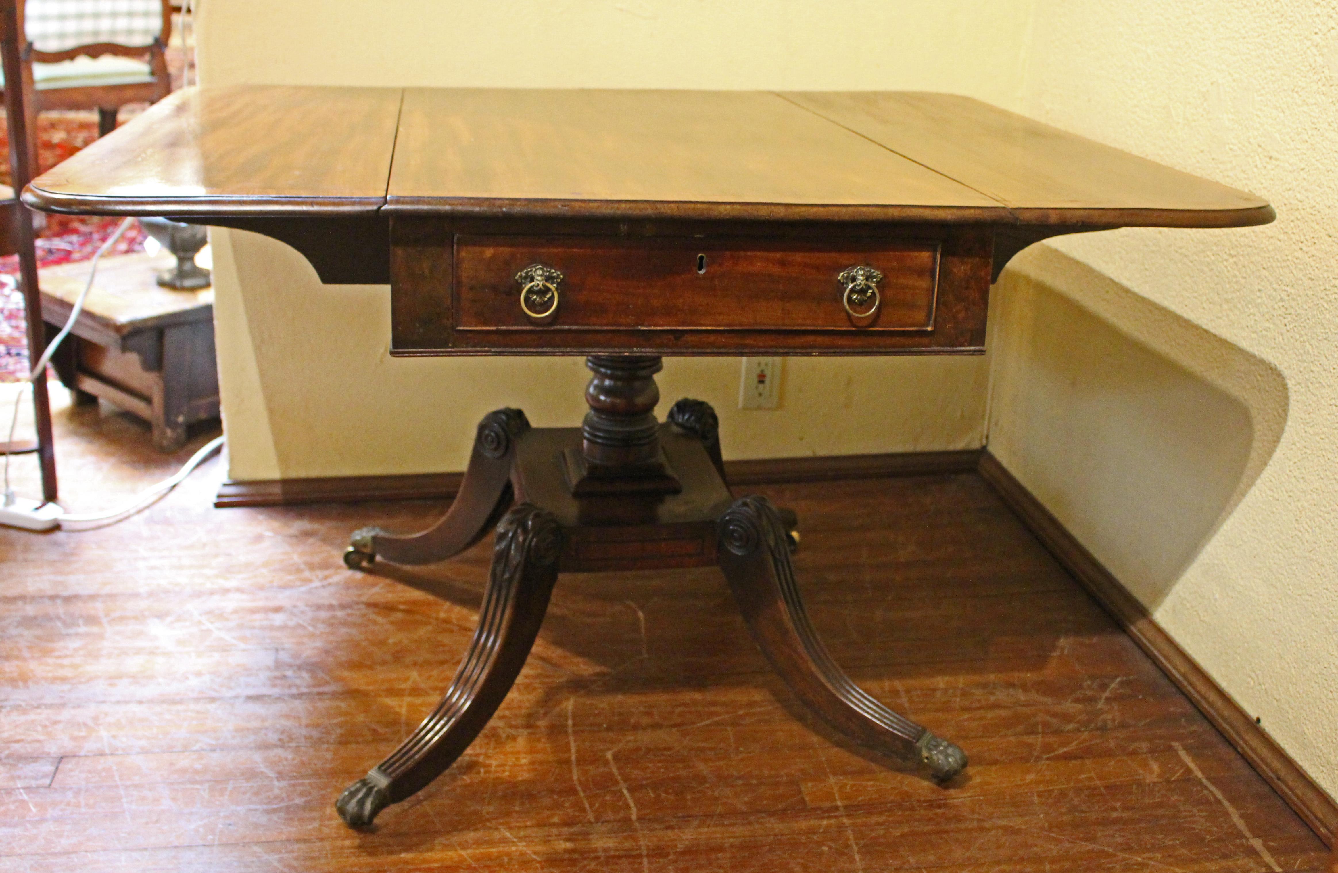 Cross-Banded Early 19th Century English Pembroke Table For Sale