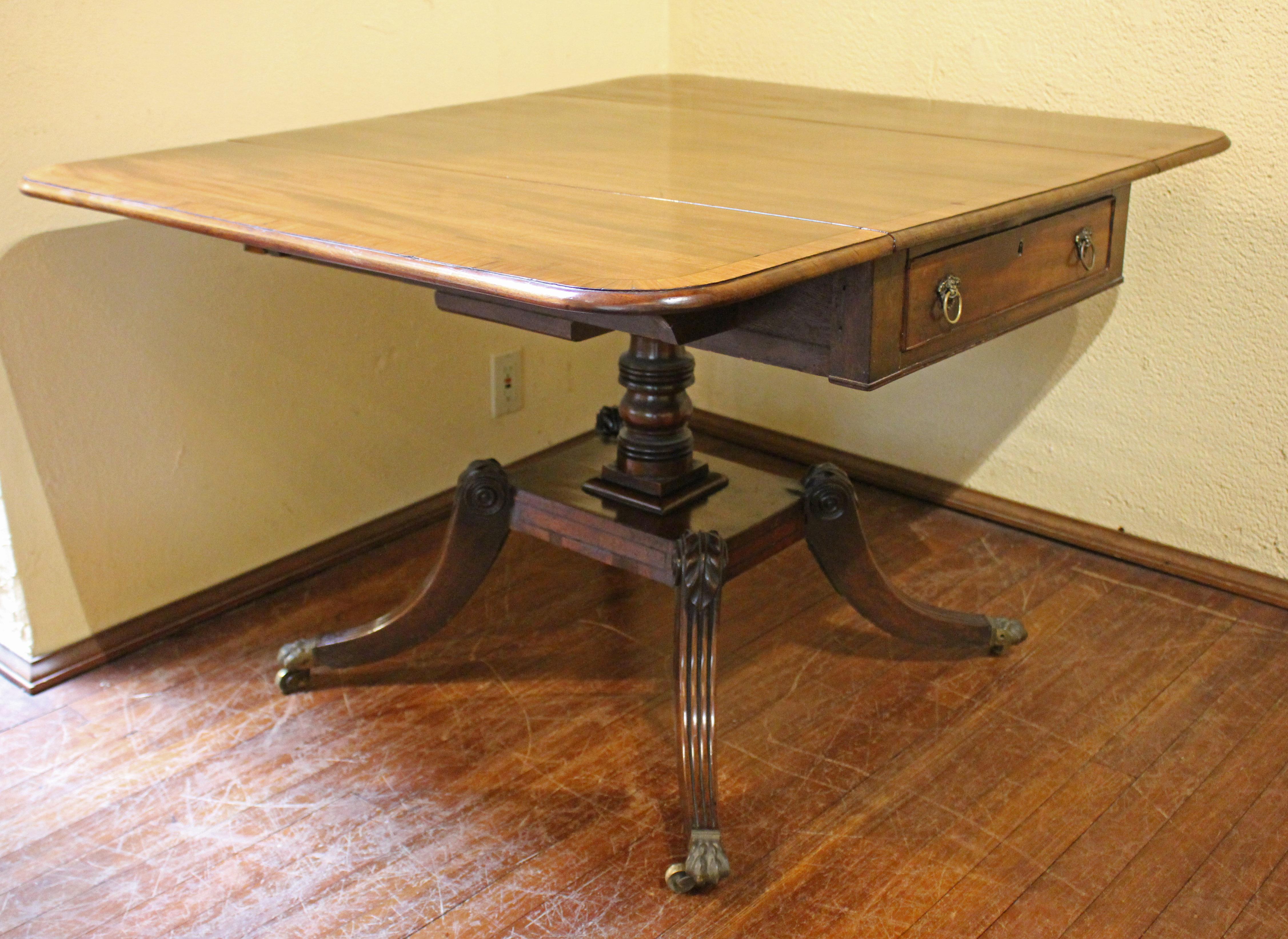 Englischer Pembroke-Tisch aus dem frühen 19. Jahrhundert im Zustand „Gut“ im Angebot in Chapel Hill, NC