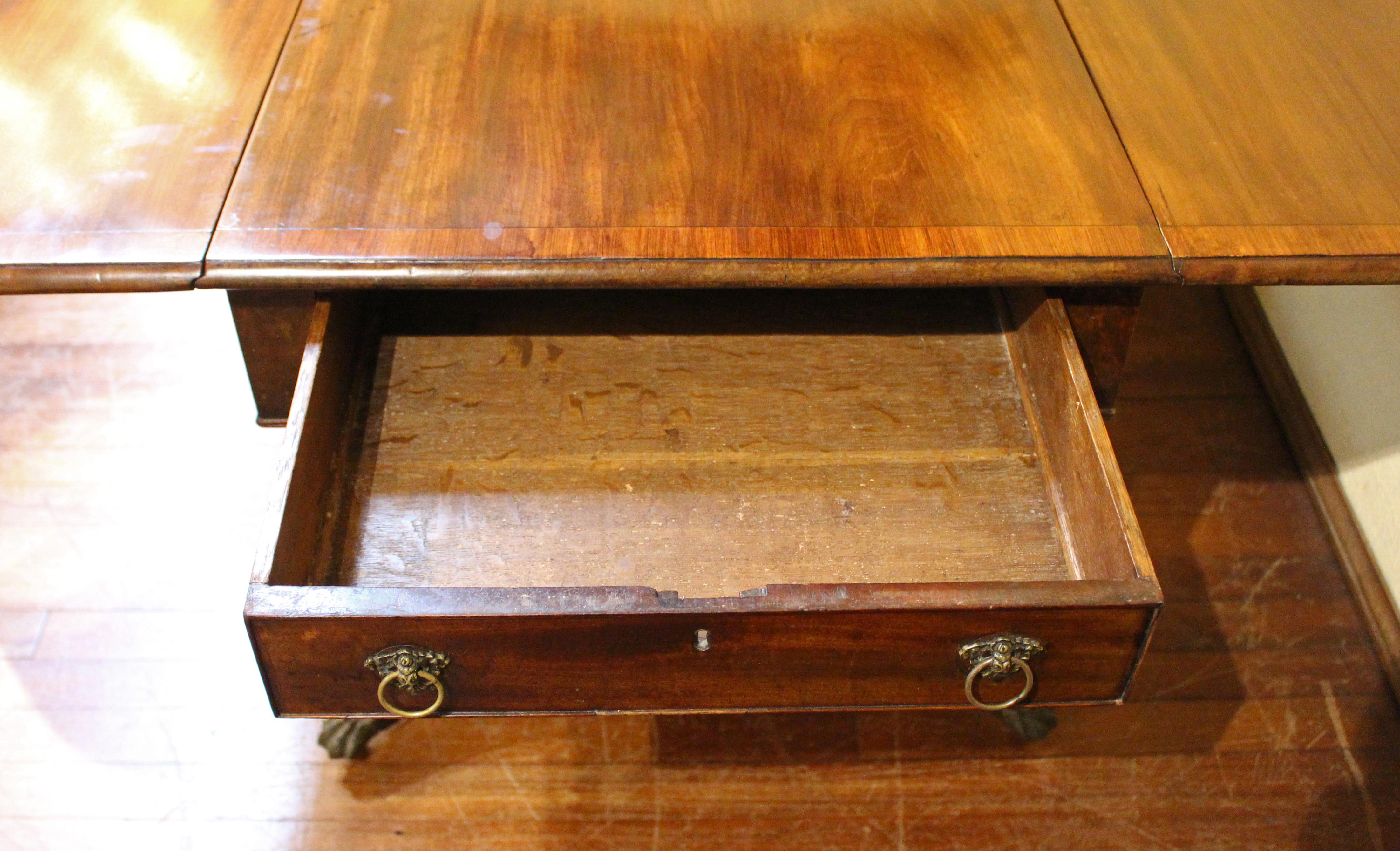 Englischer Pembroke-Tisch aus dem frühen 19. Jahrhundert (Mahagoni) im Angebot