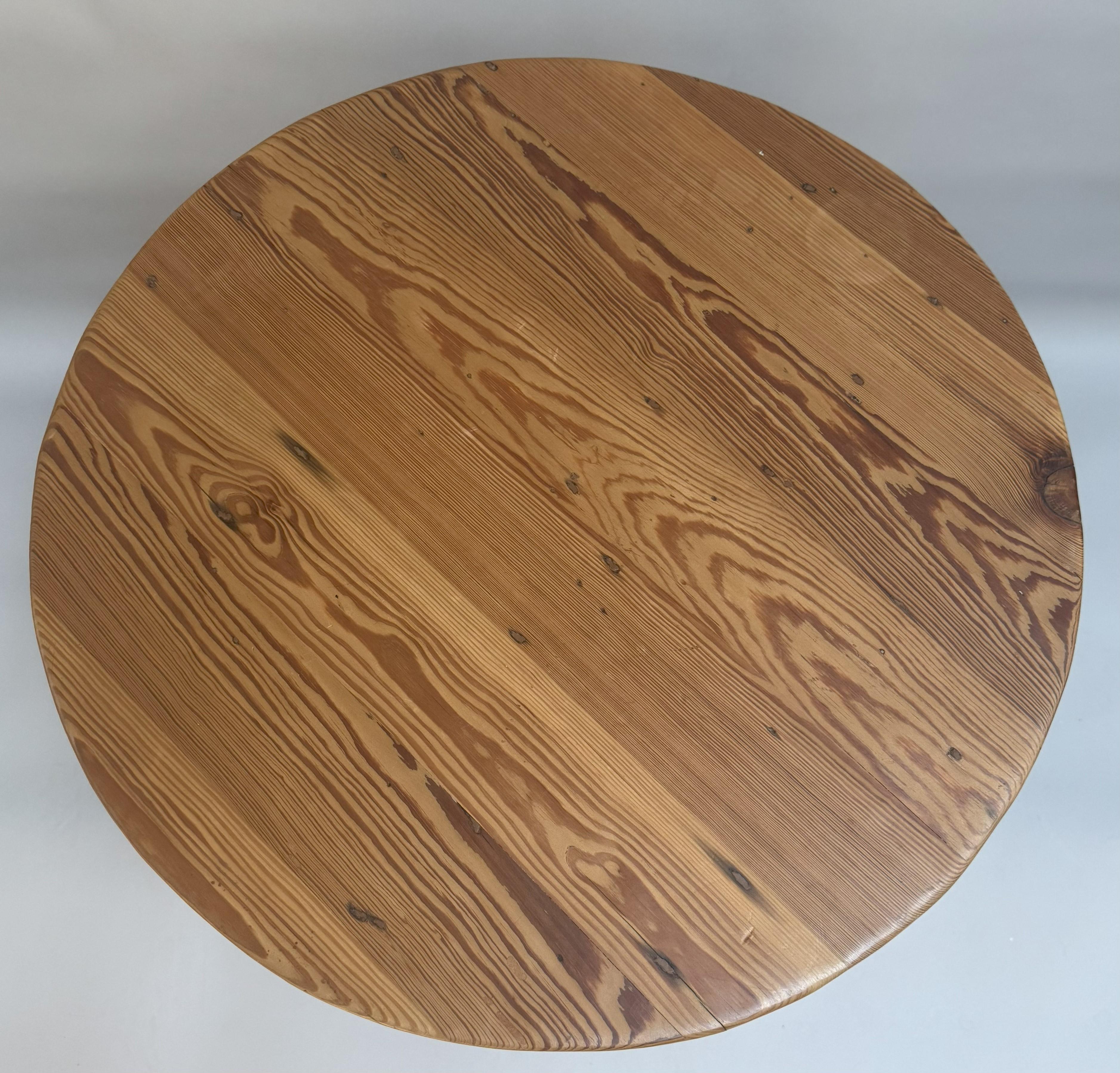 Frühes 19. Jahrhundert Englisch Kiefer Cricket Tisch (Holz) im Angebot