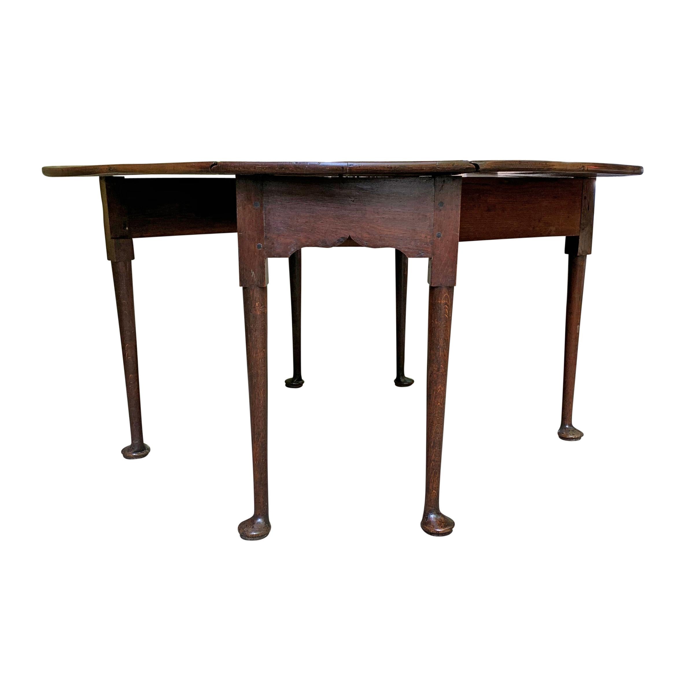 Early 19th Century English Queen Anne Gate-Leg Table In Good Condition In Chicago, IL