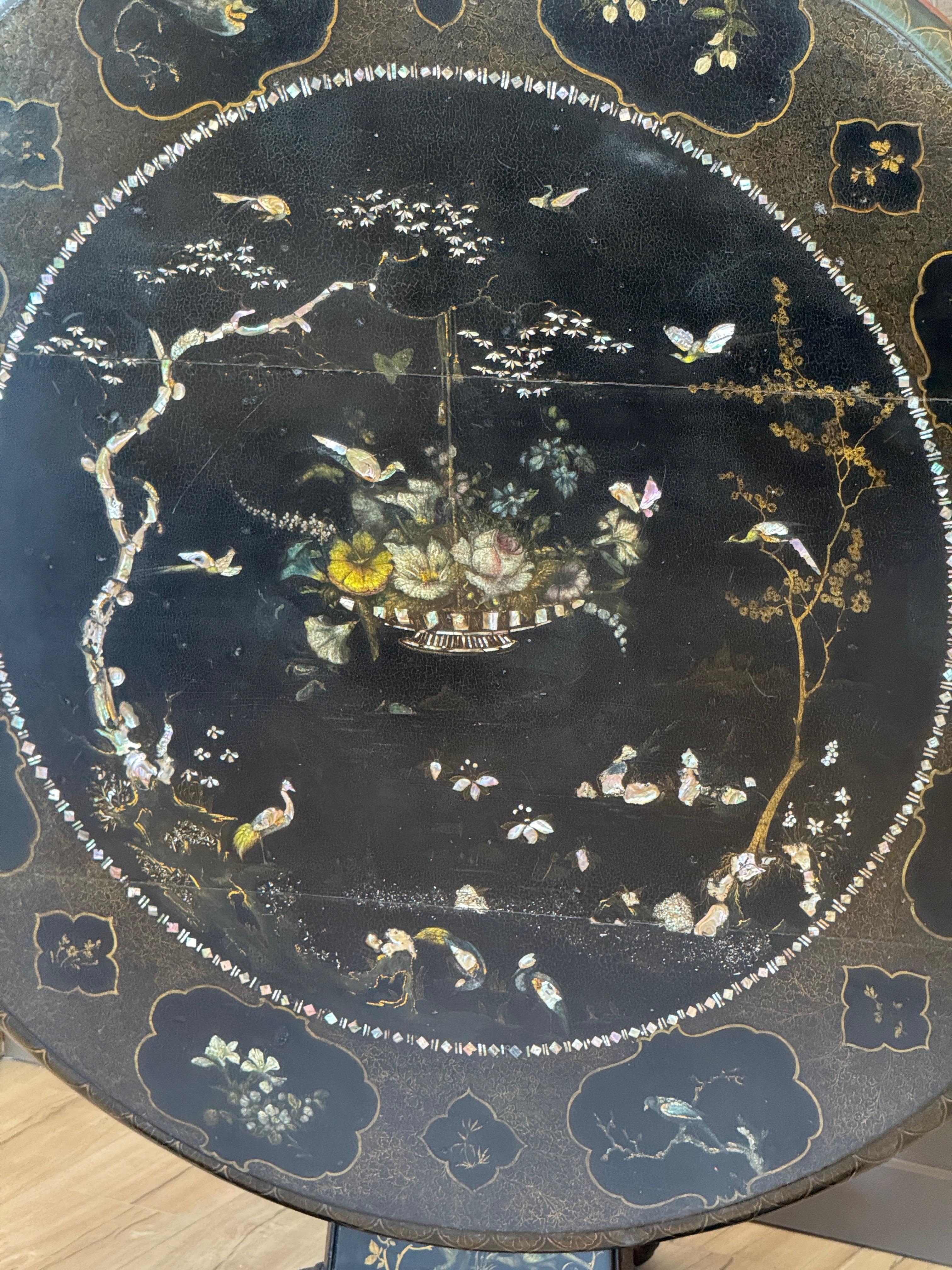 Wood Early 19th Century English Regency Black Lacquer Center Table For Sale