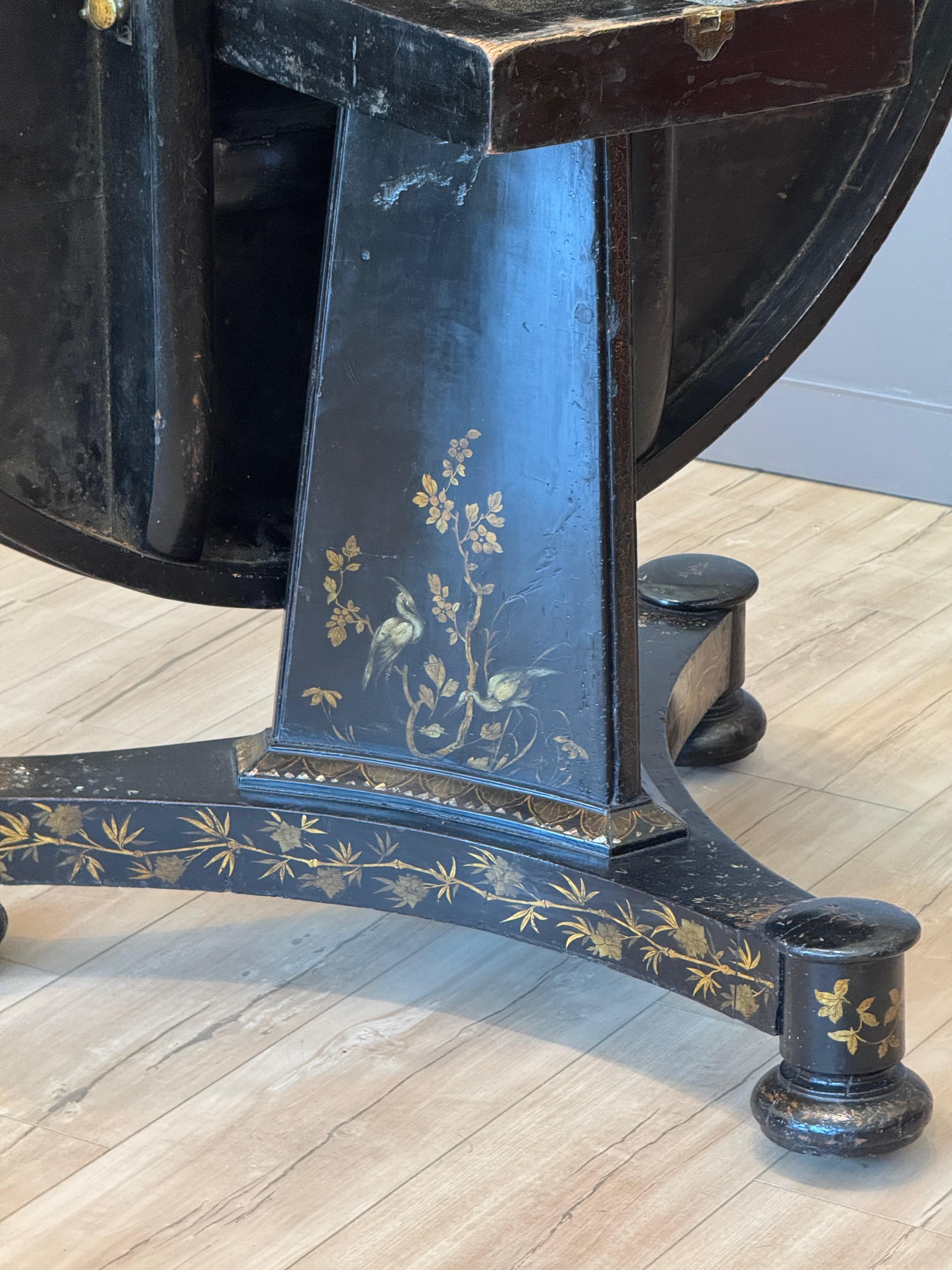 Early 19th Century English Regency Black Lacquer Center Table For Sale 3