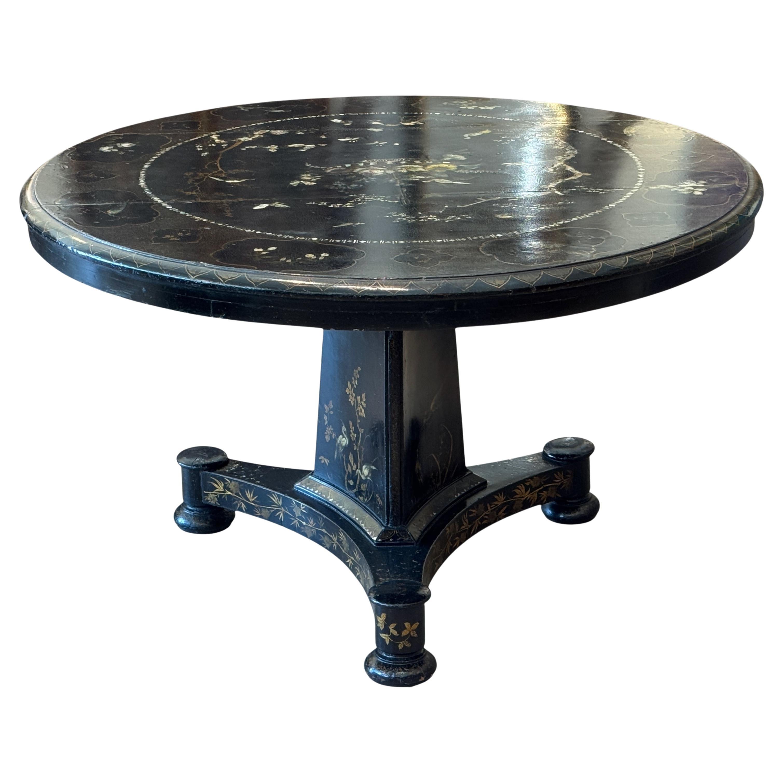 Early 19th Century English Regency Black Lacquer Center Table For Sale