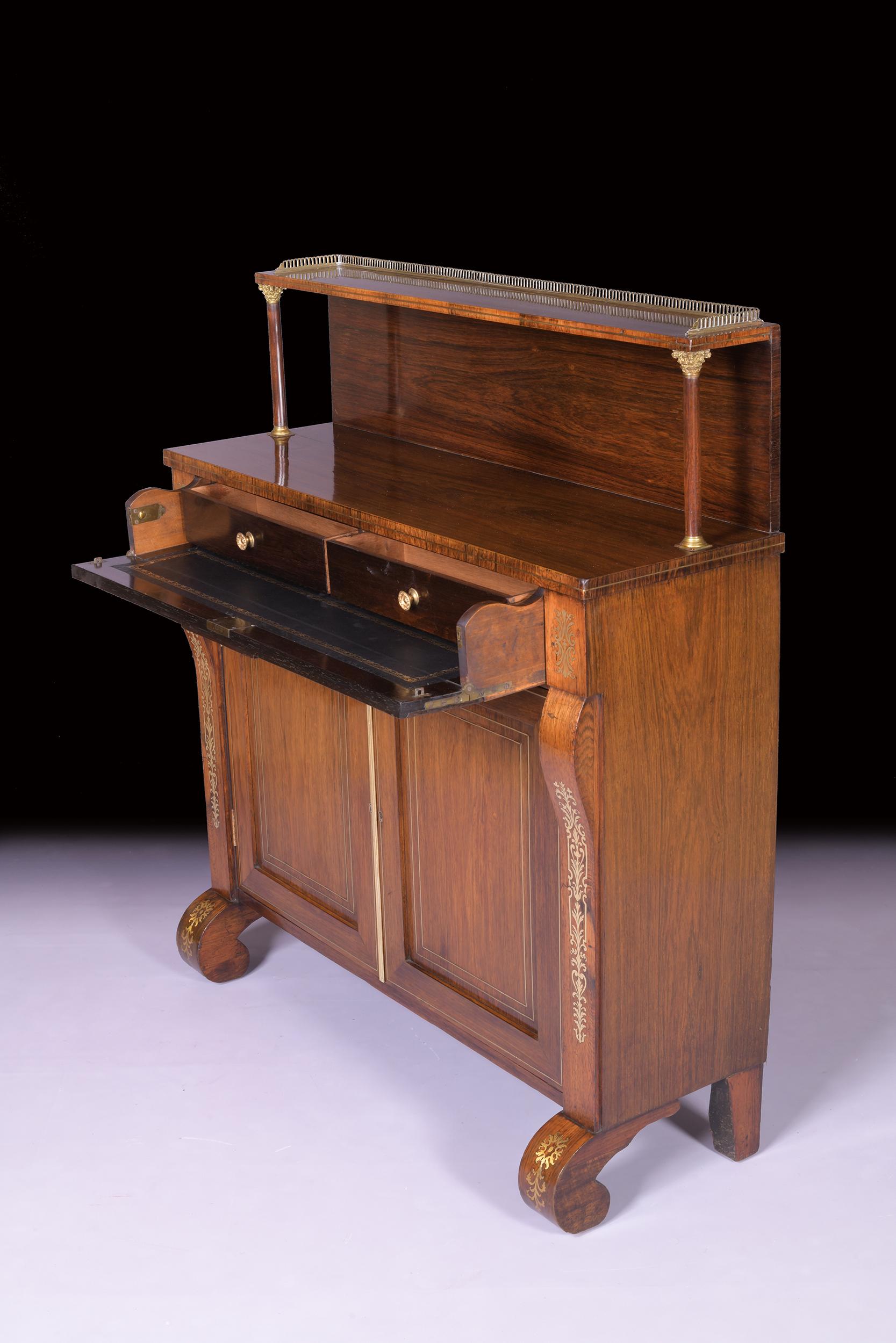 Intarsio Secretaire Chiffonier intarsiato in ottone del primo Ottocento inglese Regency in vendita