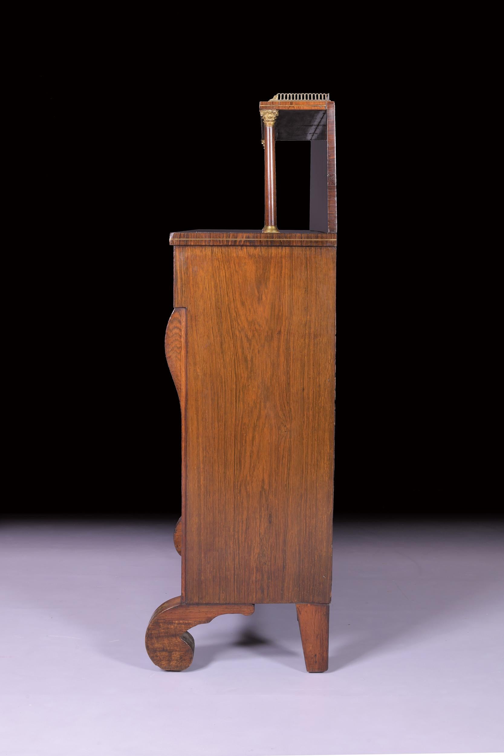 Secretaire Chiffonier intarsiato in ottone del primo Ottocento inglese Regency In condizioni buone in vendita a Dublin, IE