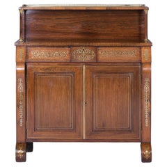 Secretaire Chiffonier en laiton marqueté Regency anglais du début du 19e siècle