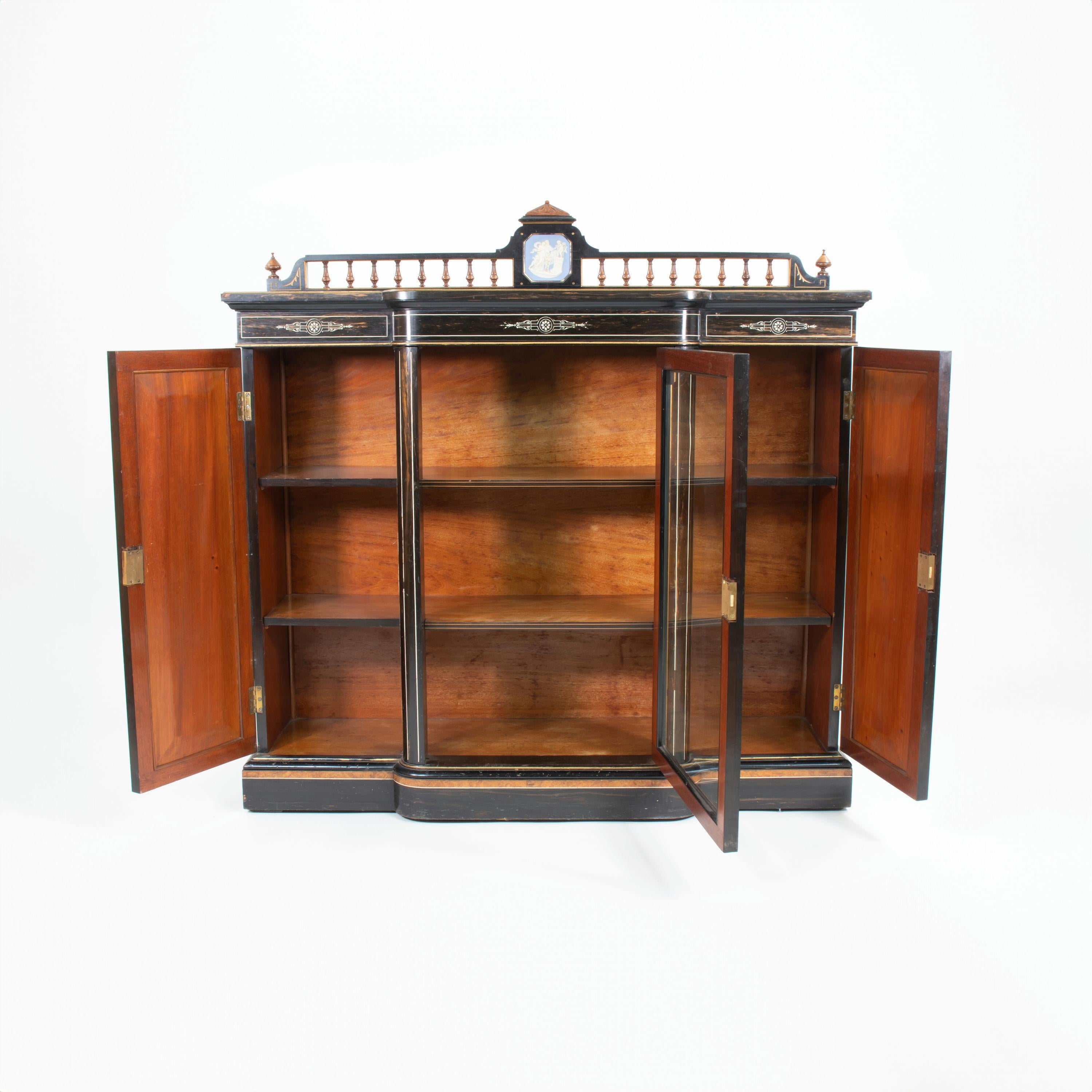 Regency Cabinet à calandre et à jasper du début du 19e siècle de style Régence anglaise et Revive grecque en vente