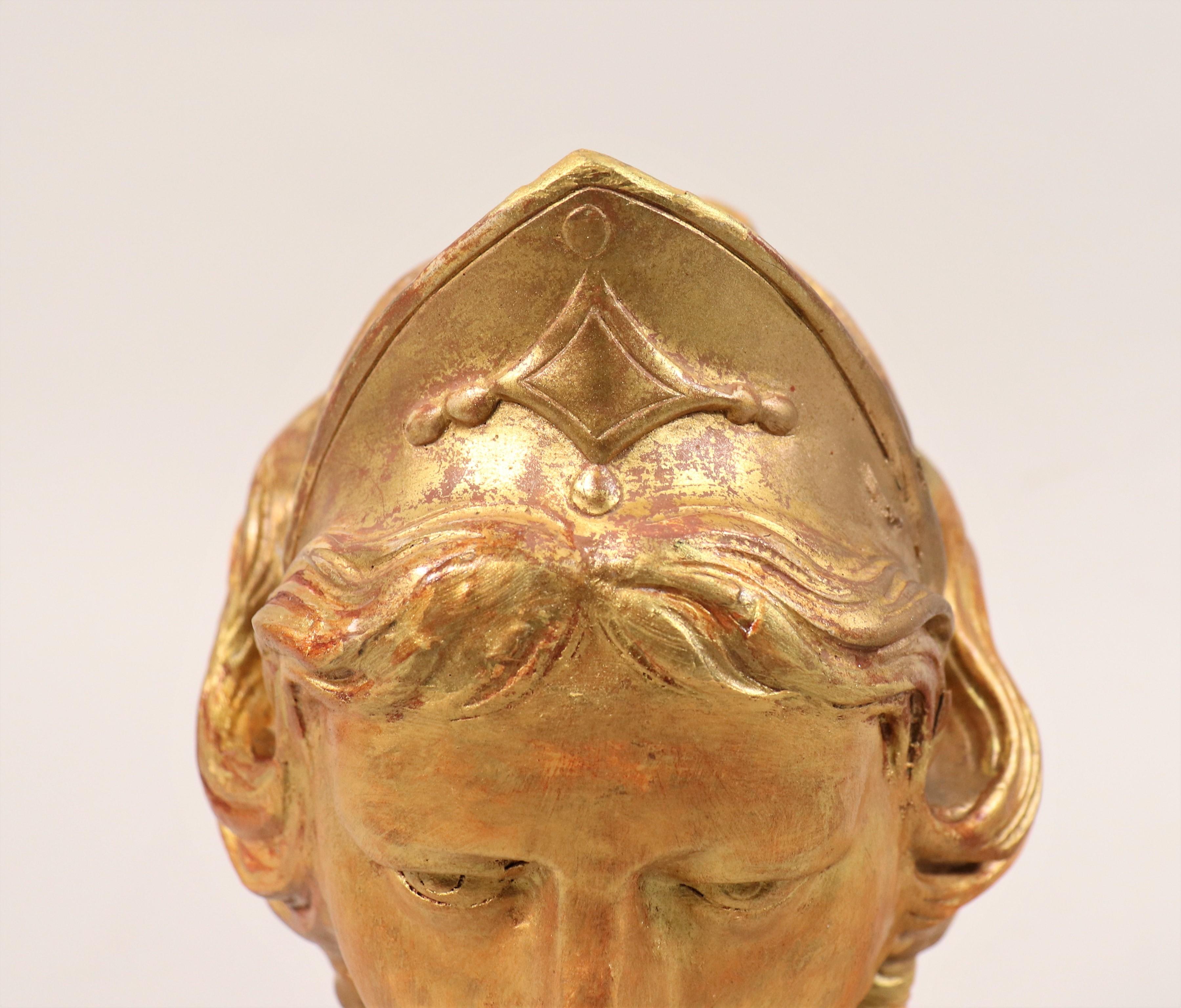 Hand-Carved Early 19th Century English Regency Greek Revival Gilt Carving of a Sphinx For Sale