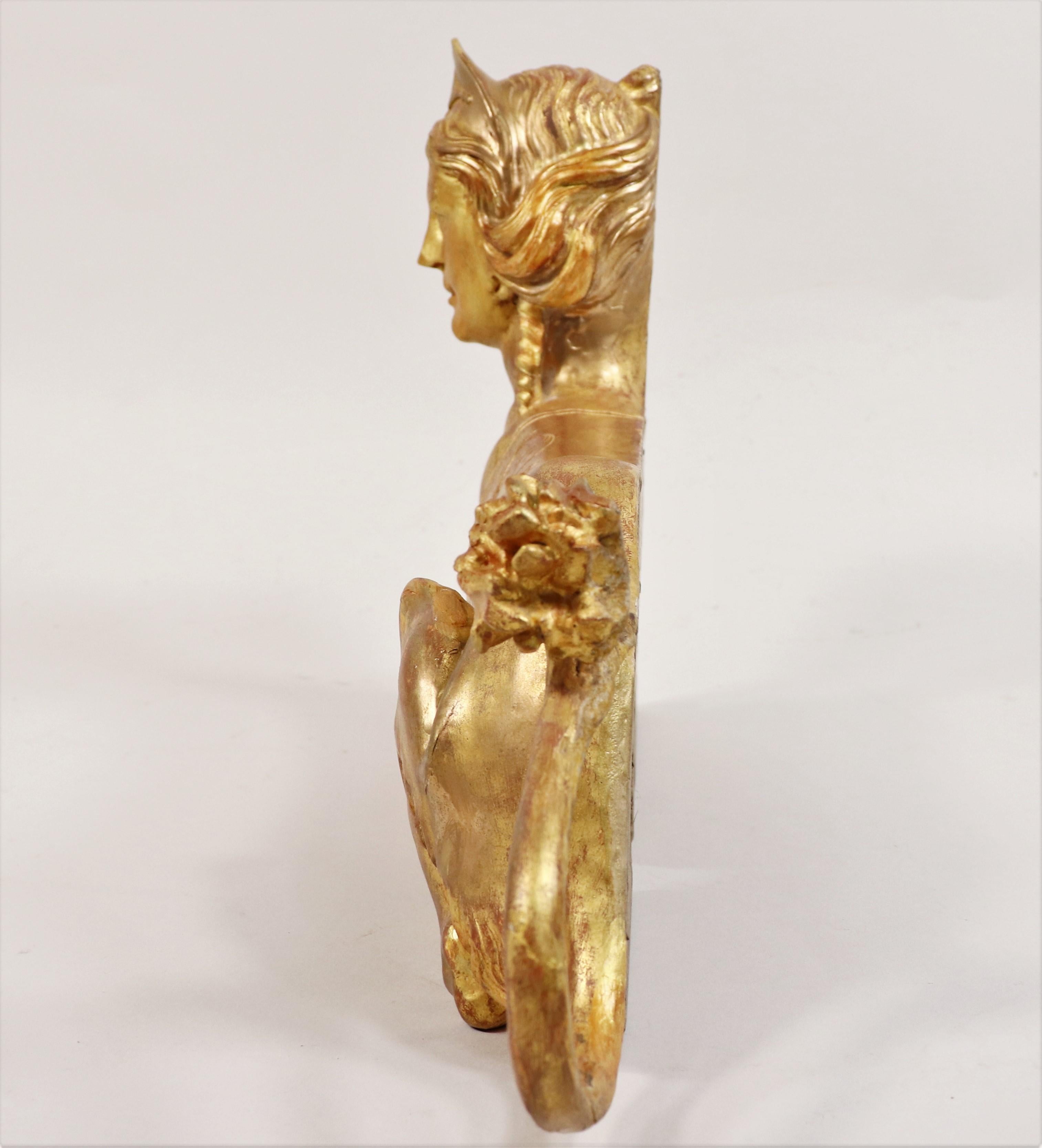 Gesso Début du 19ème siècle, Régence anglaise, néo-grecque, sculpture dorée d'un Sphinx en vente