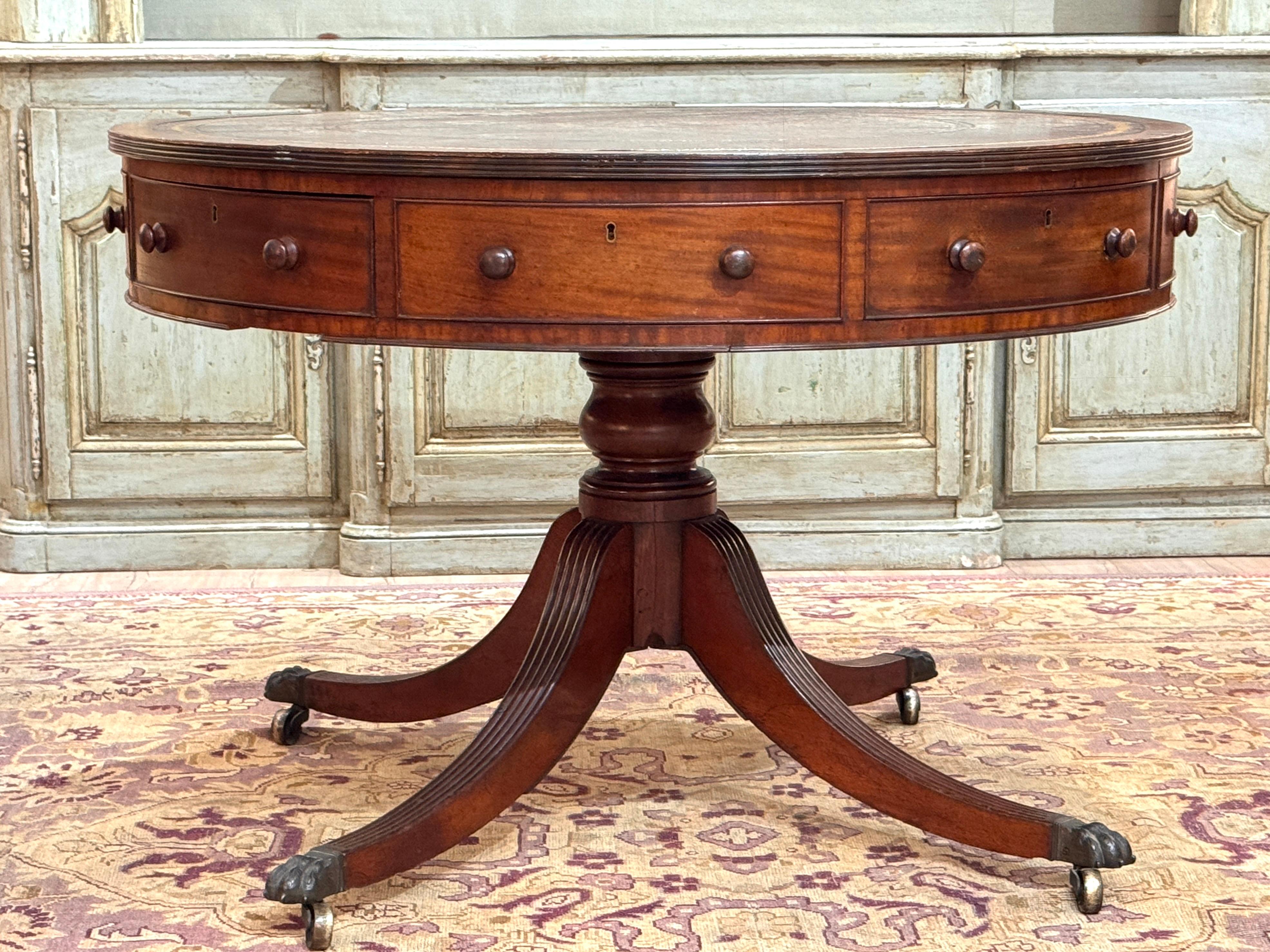Early 19th Century English Regency Mahogany Drum Table In Good Condition For Sale In Charlottesville, VA