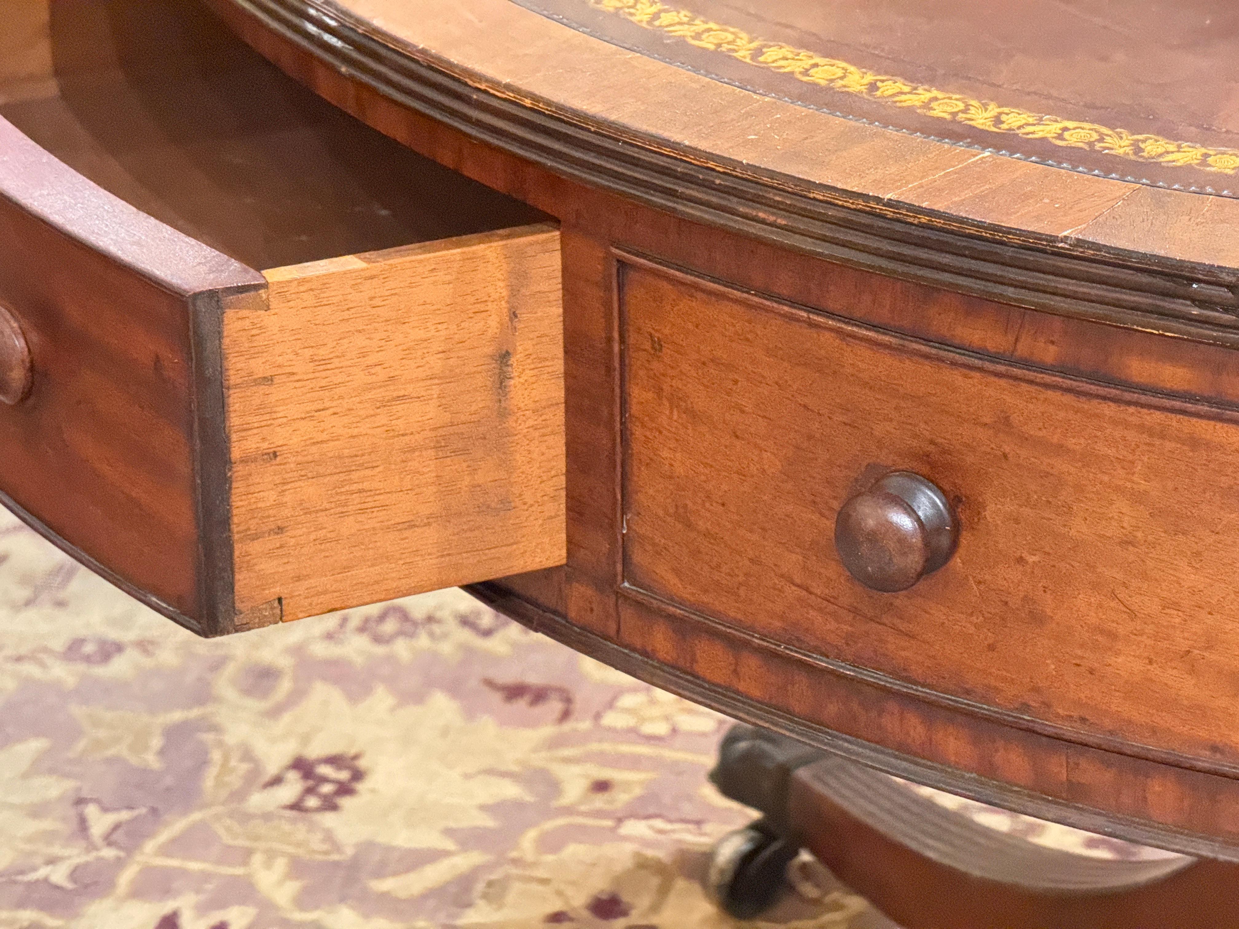 Early 19th Century English Regency Mahogany Drum Table For Sale 4
