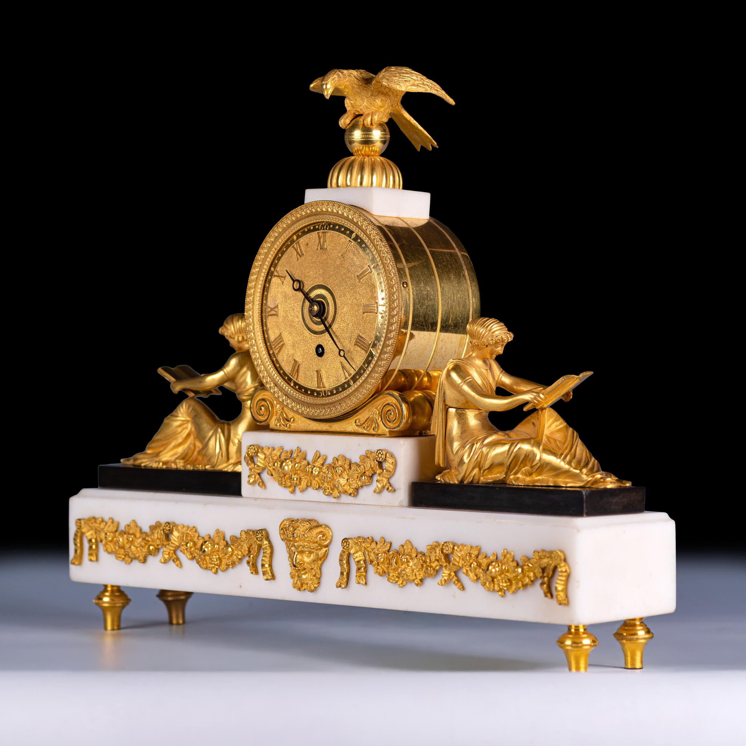 Bronze Horloge de cheminée en marbre et bronze doré de style Régence anglaise du début du XIXe siècle en vente