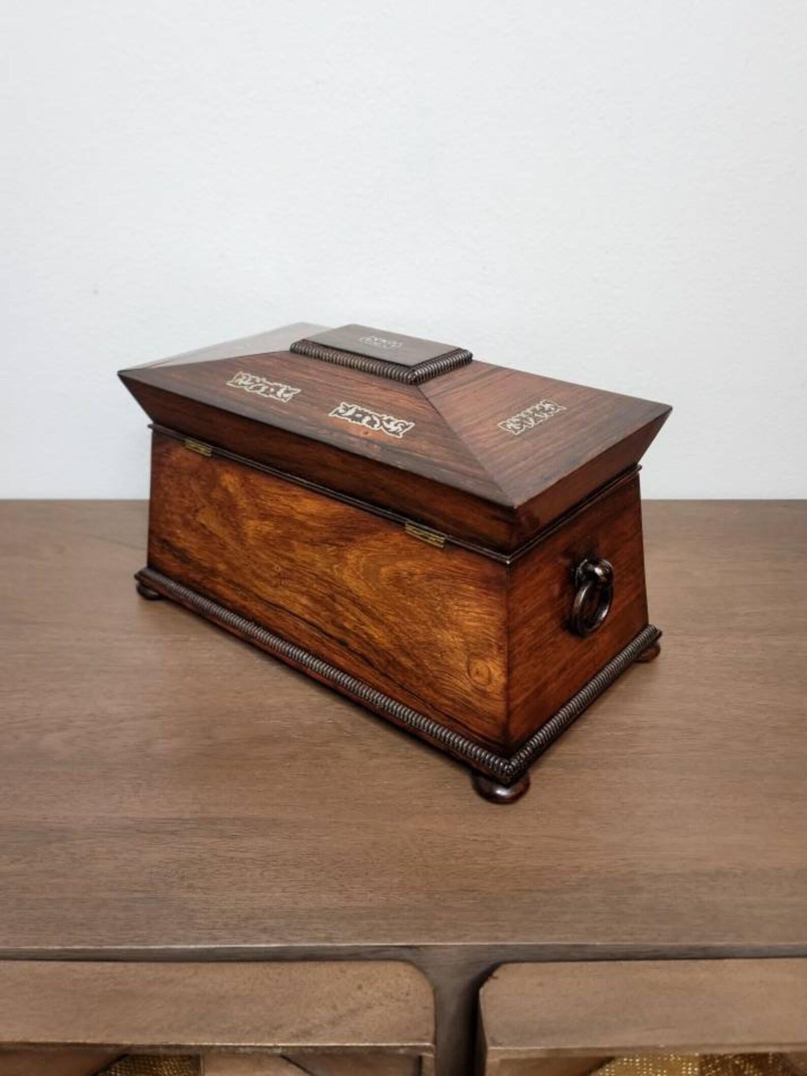 Early 19th Century English Regency Rosewood Mother-of-pearl Tea Caddy For Sale 5