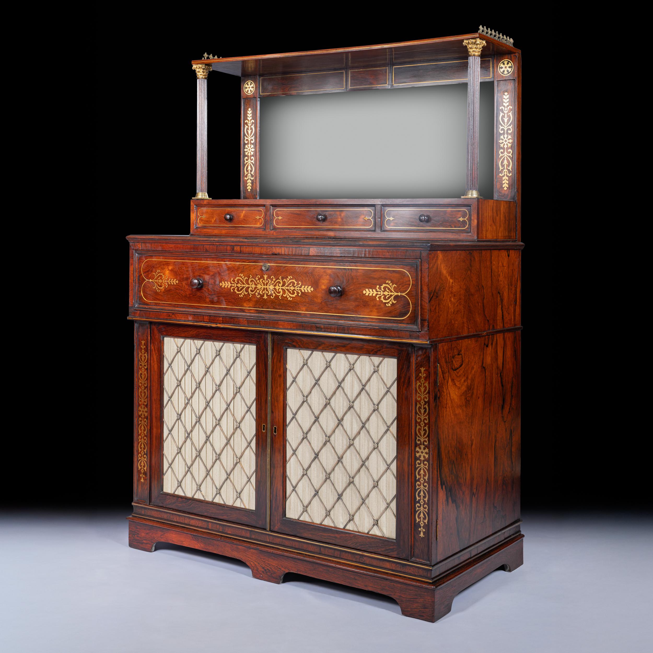 Regency Secretaire Chiffonier Side Cabinet inglese dei primi del XIX secolo in vendita