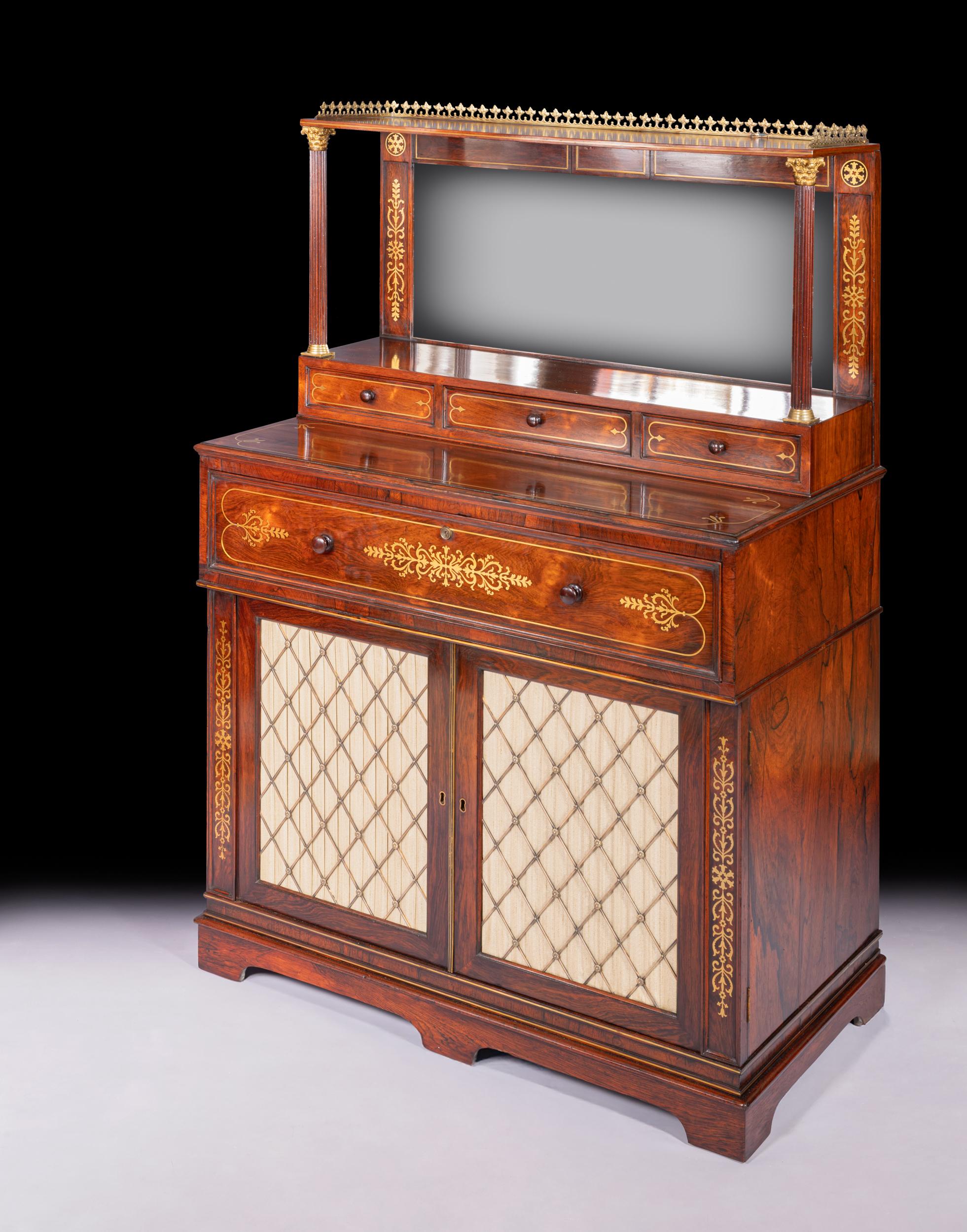 Inglese Secretaire Chiffonier Side Cabinet inglese dei primi del XIX secolo in vendita