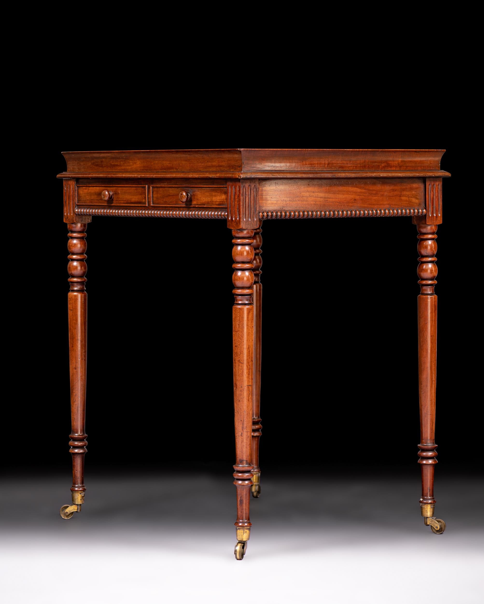 Early 19th Century English Regency Side Table Attributed to Gillows of Lancaster For Sale 1