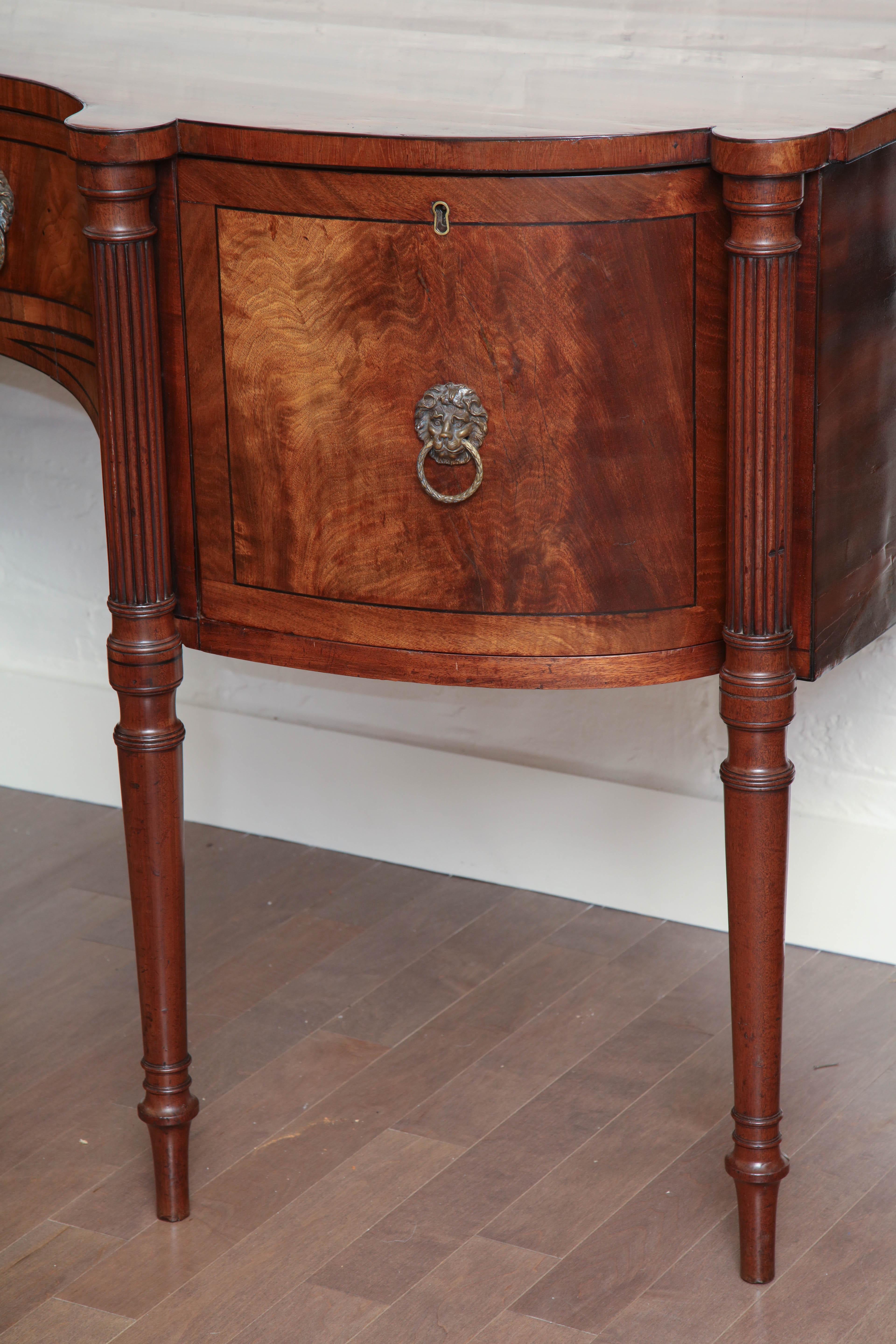 Early 19th Century English Regency Sideboard In Good Condition In New York, NY