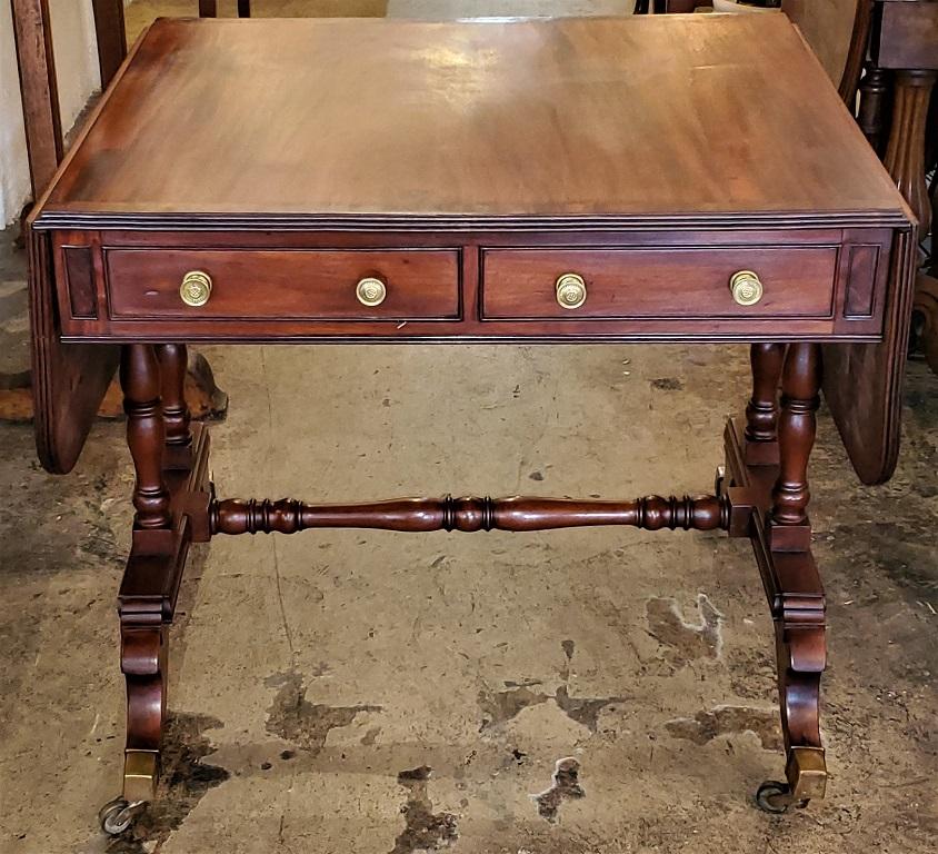 Regency Table de canapé de style Régence anglaise du début du XIXe siècle en vente