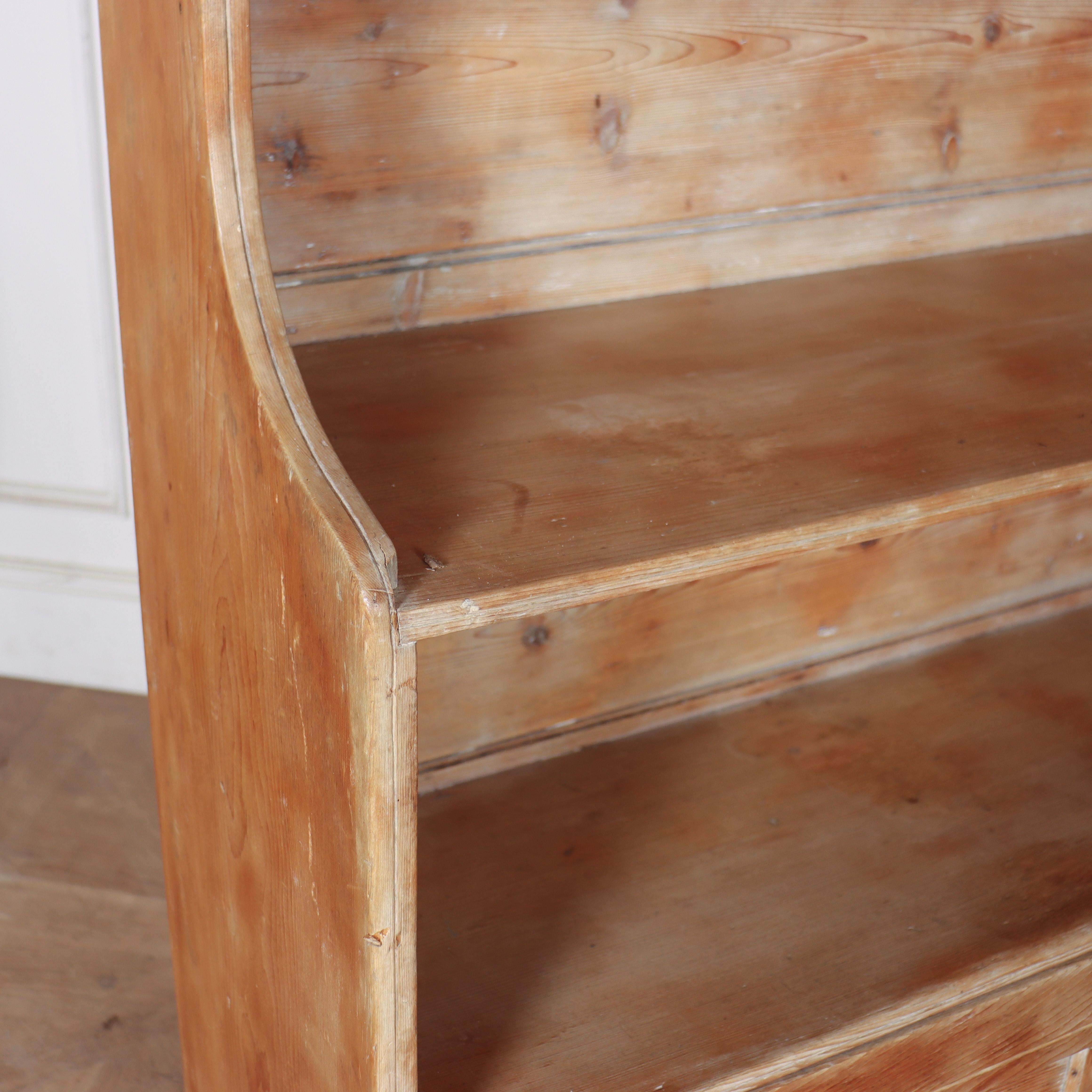 Early 19th Century English Regency Waterfall Bookcase In Good Condition In Leamington Spa, Warwickshire
