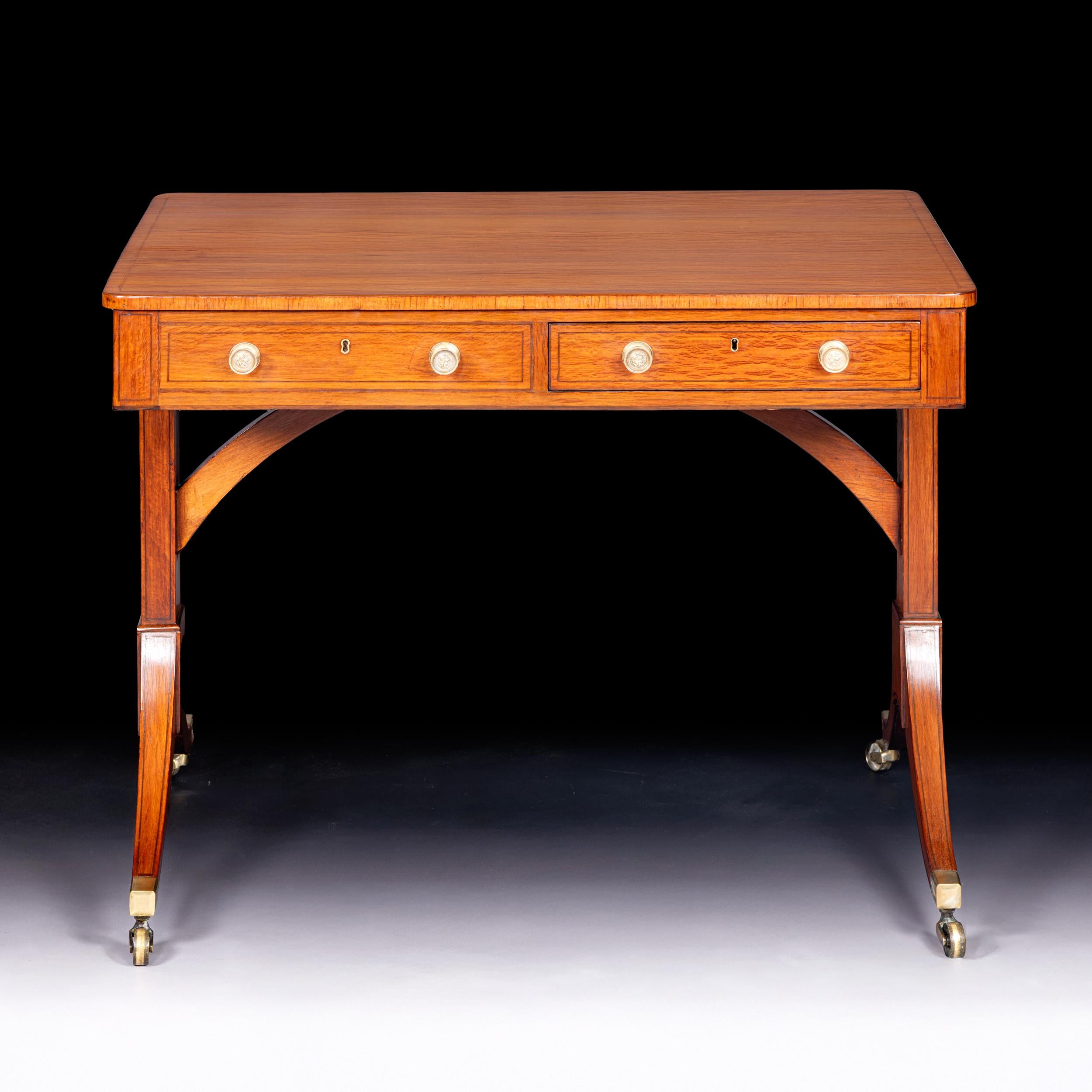 Ottone Tavolo da scrittura Regency inglese dell'inizio del 19° secolo /  Tavolo della biblioteca in vendita