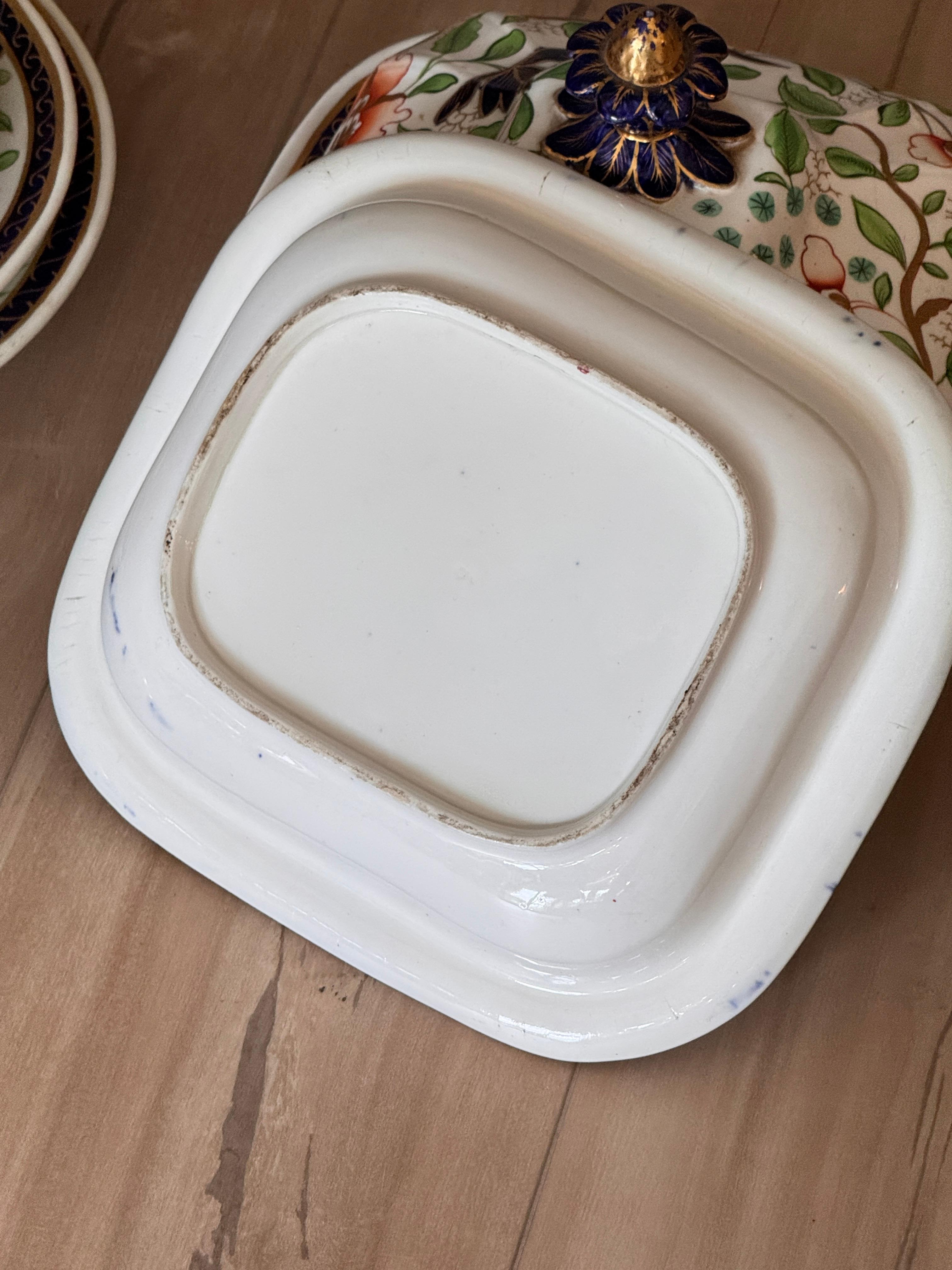 Early 19th Century English Spode Goudy Dutch China Serving Set For Sale 5