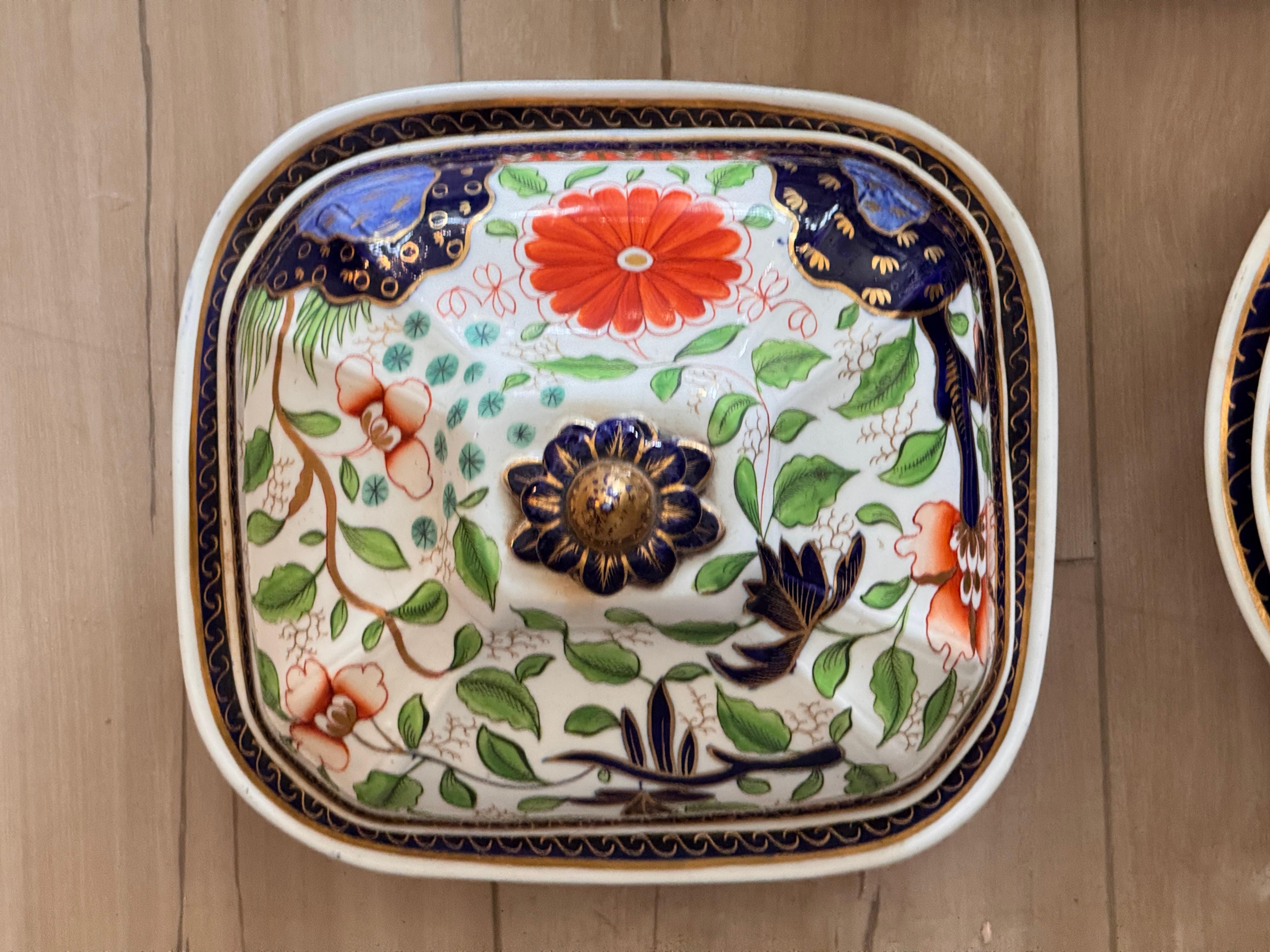 Early 19th Century English Spode Goudy Dutch China Serving Set In Good Condition For Sale In Charlottesville, VA