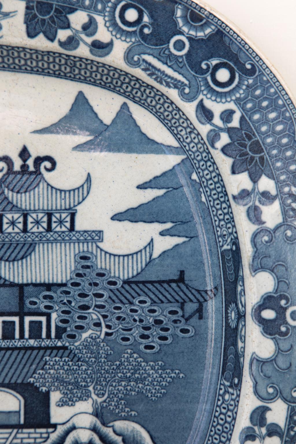 Early 19th Century English Staffordshire Blue and White Platter In Good Condition In Wilson, NC
