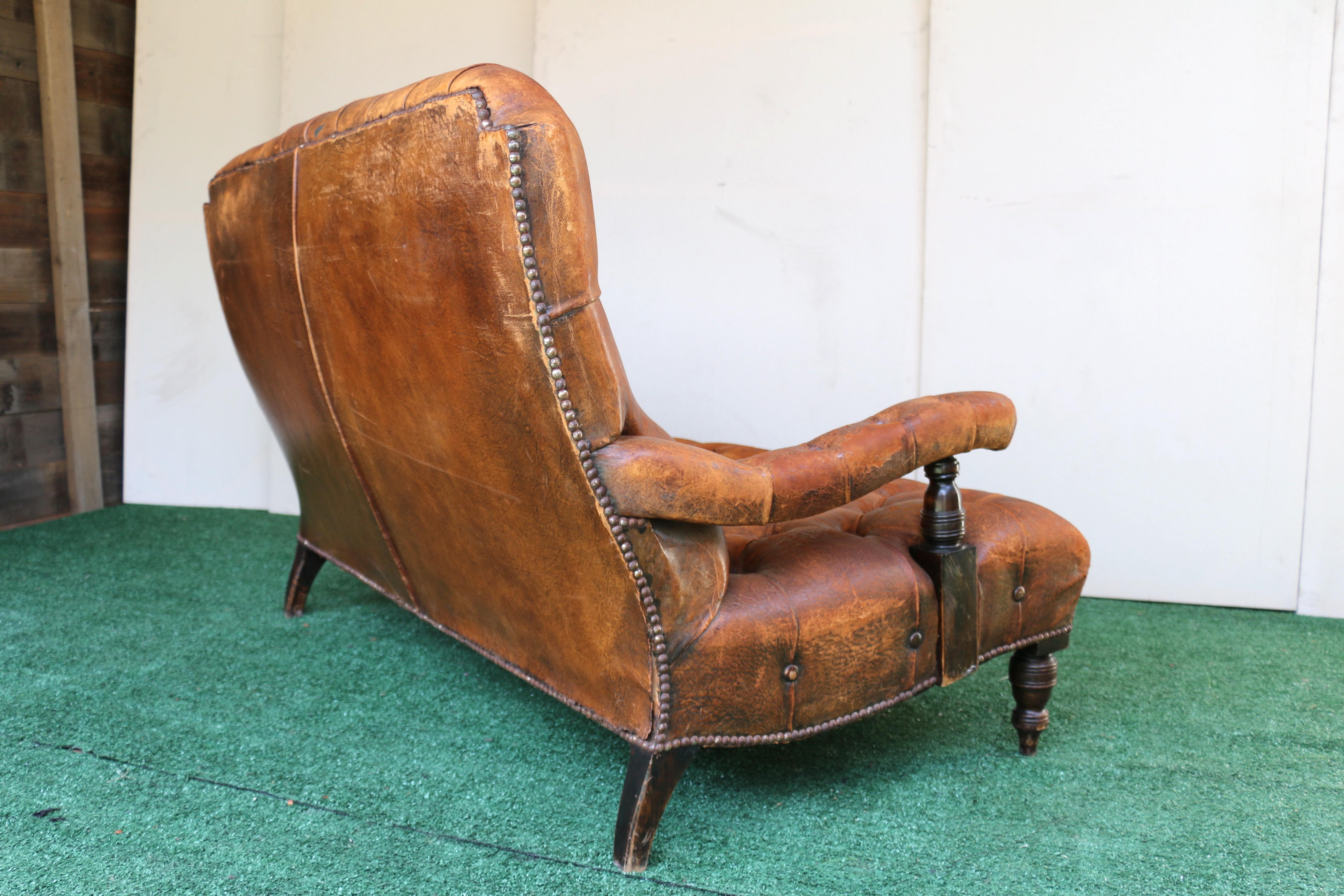 Causeuse anglaise du début du 19e siècle en cuir Brown touffeté en vente 3